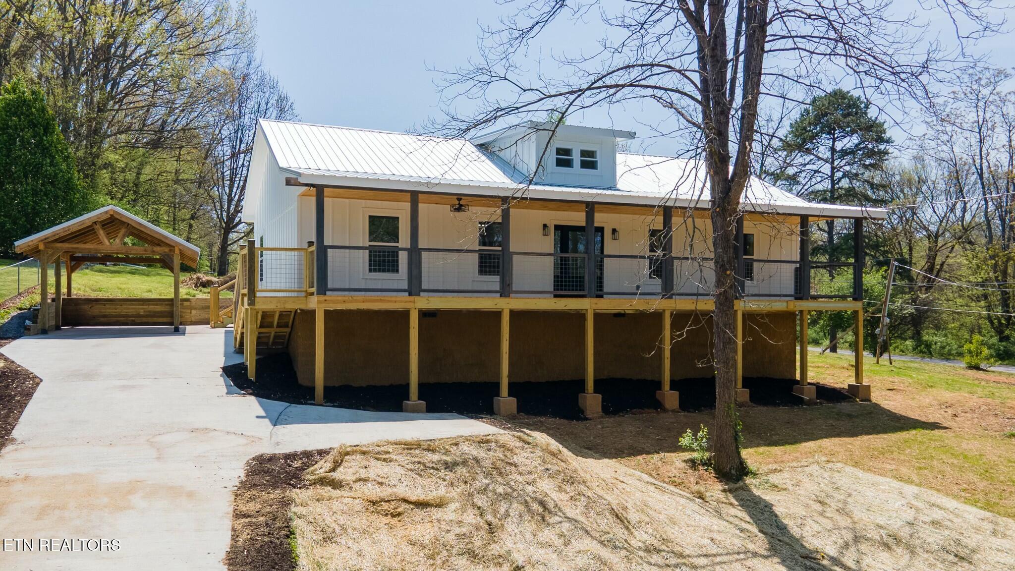 1909 Pine View Drive Property Photo