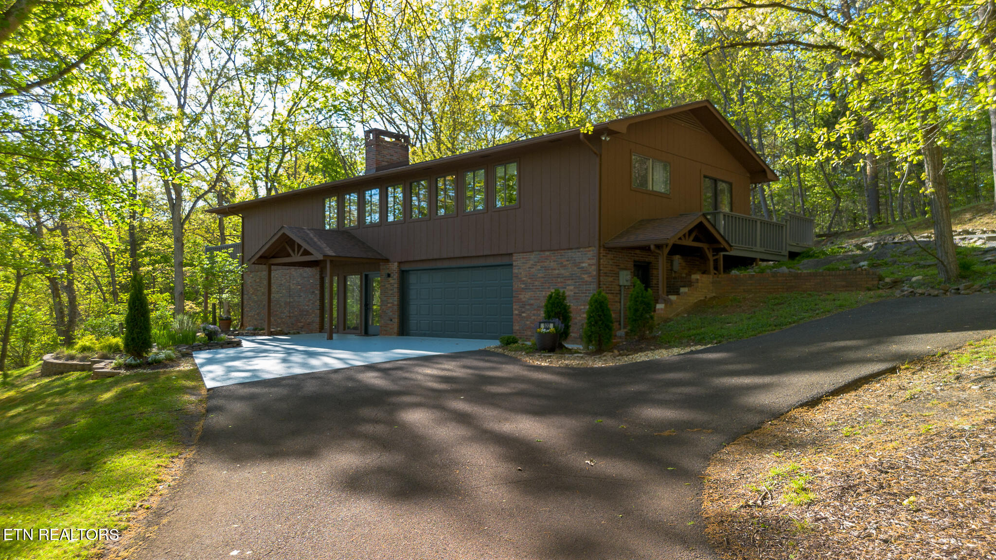 922 E Cross Rd Property Photo