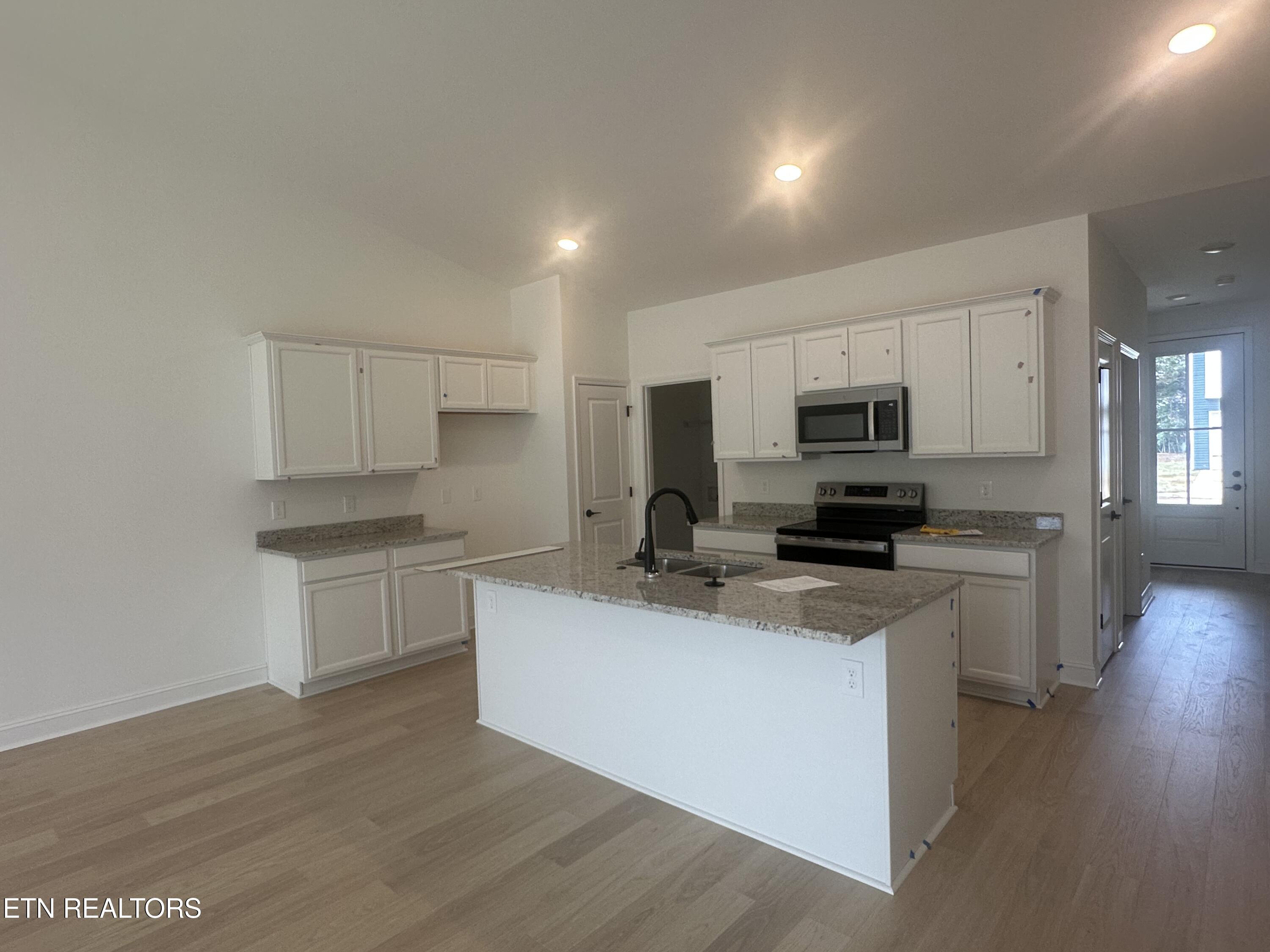 1804 Lateglow Way Property Photo 4