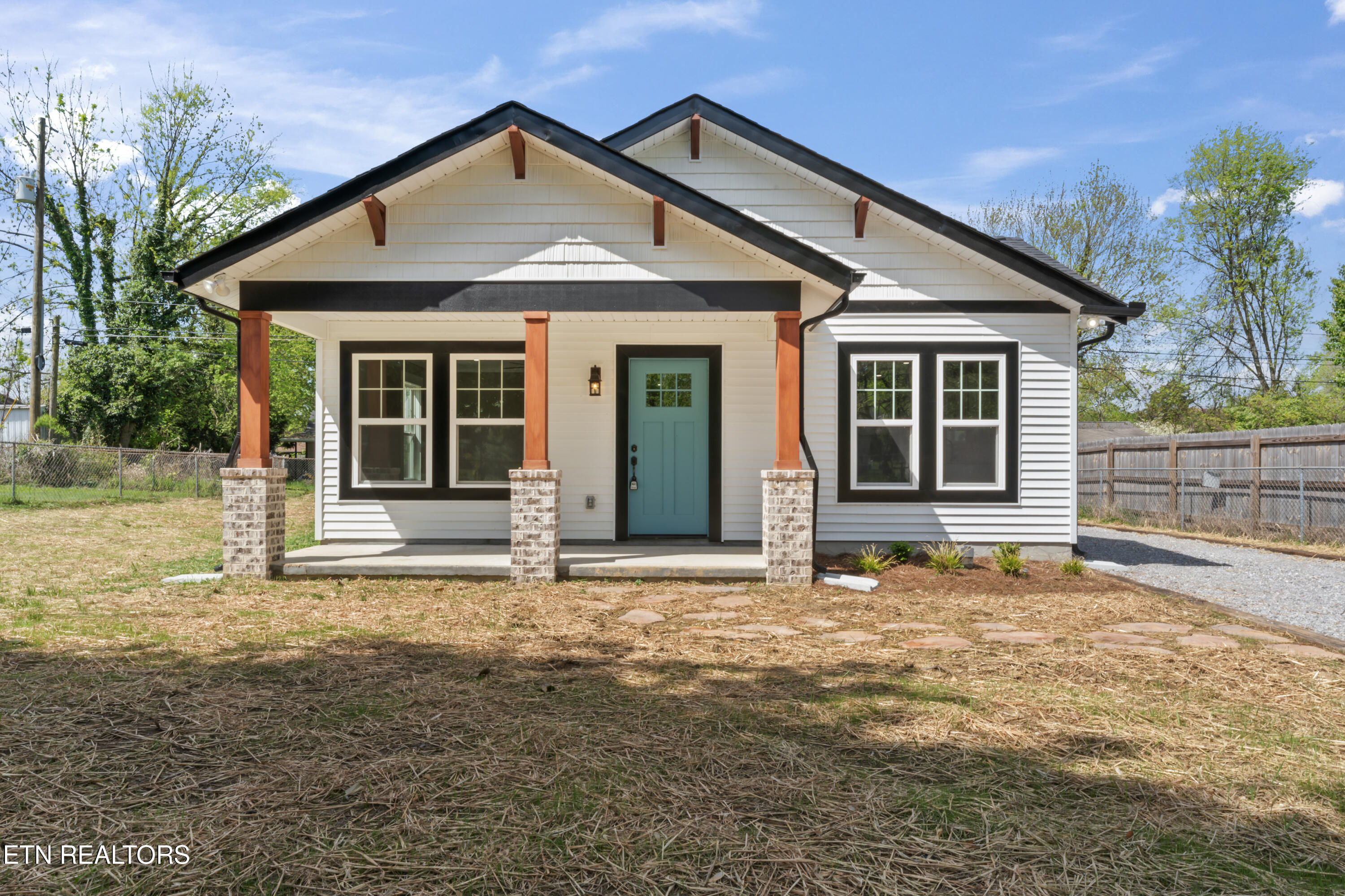 2422 Seymour Ave Property Photo