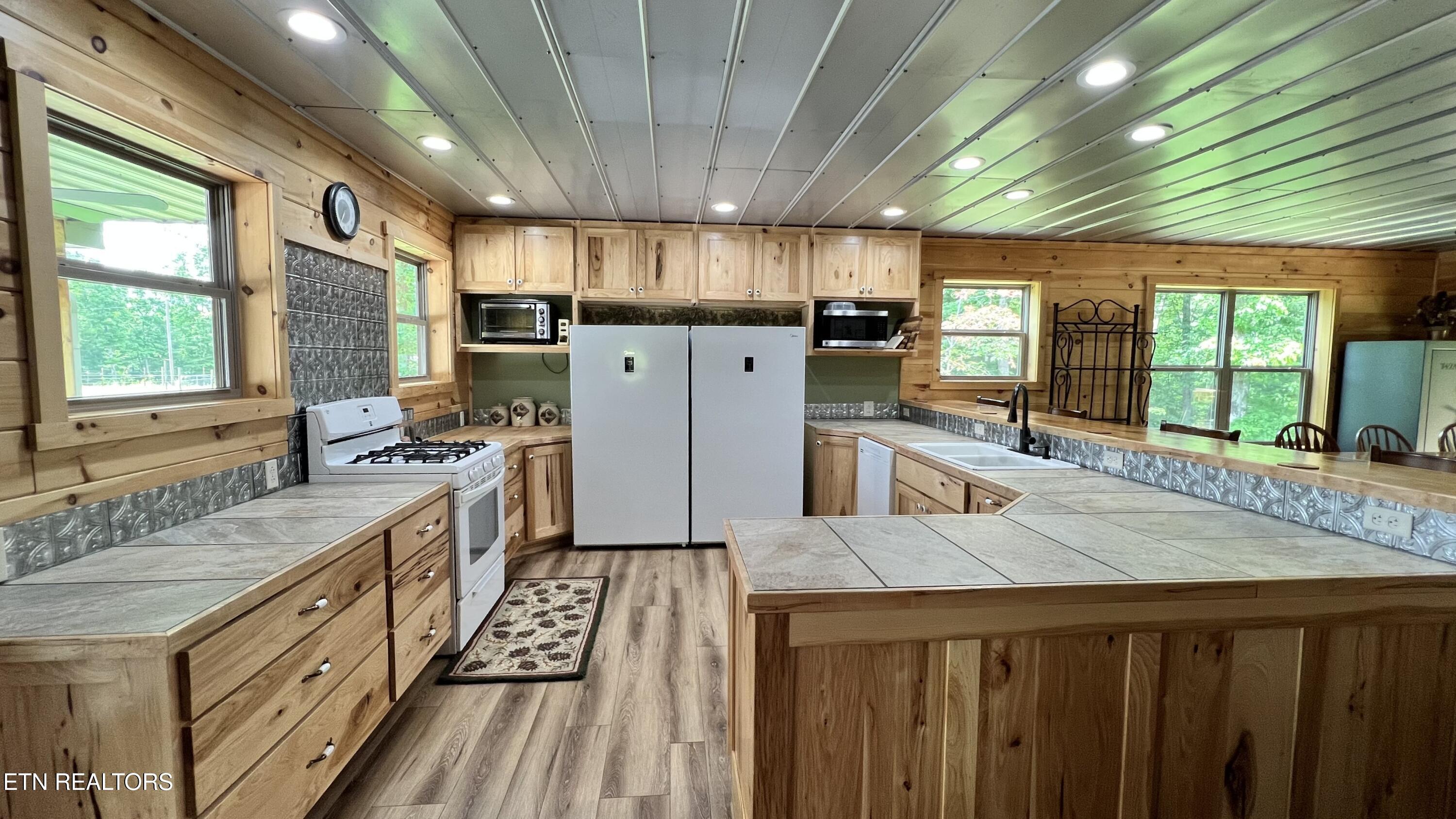 2025 Allardt Tinch Rd Property Photo 10