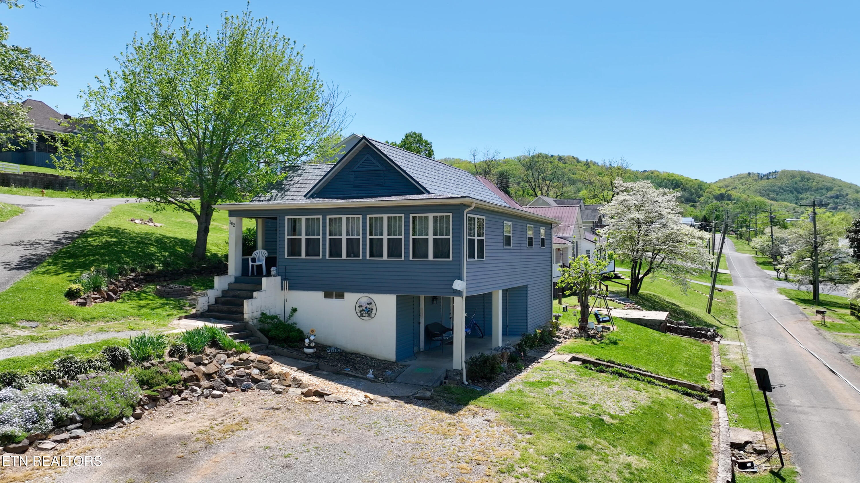 102 Dogwood St Property Photo