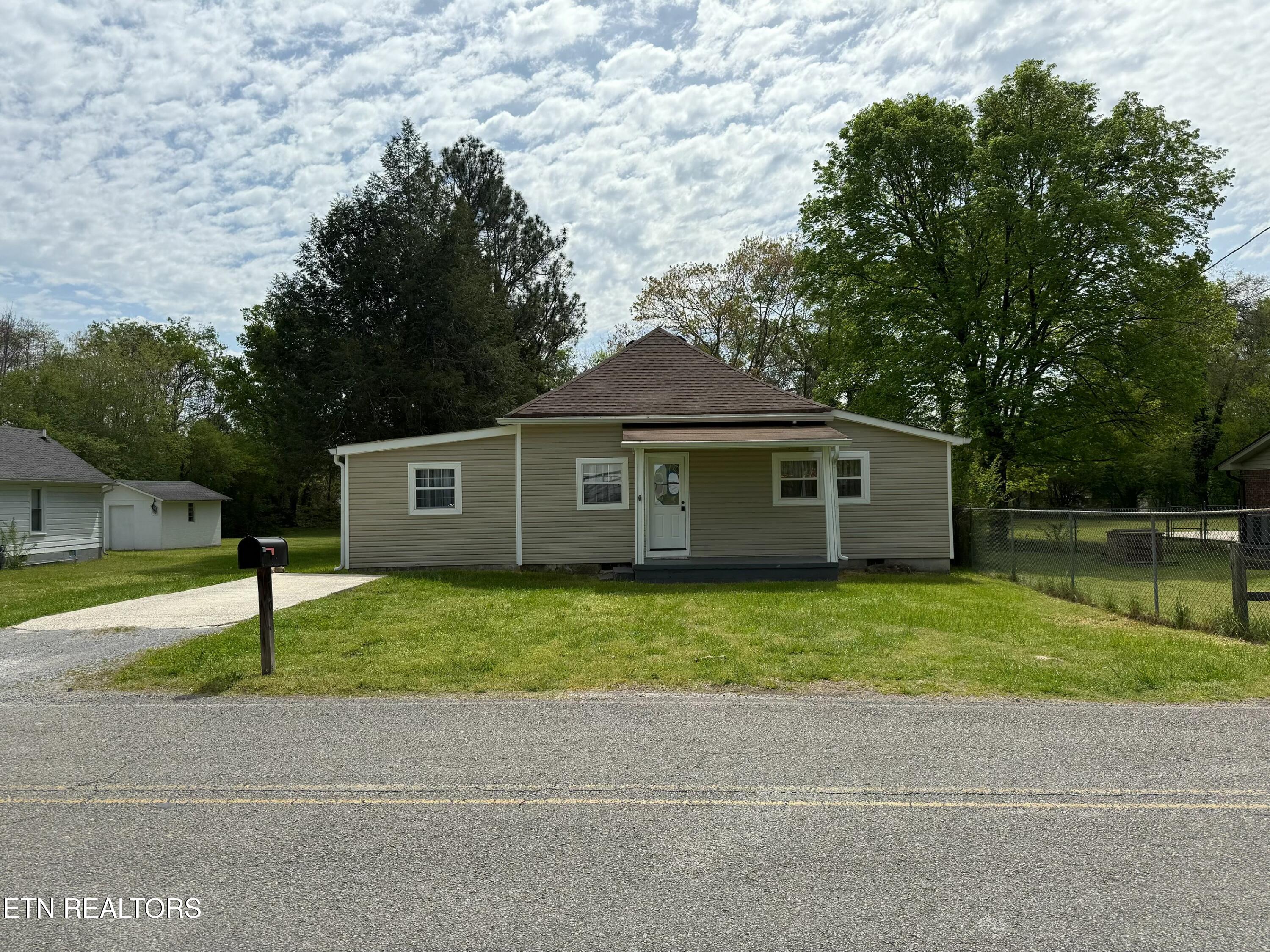 210 6th St Property Photo