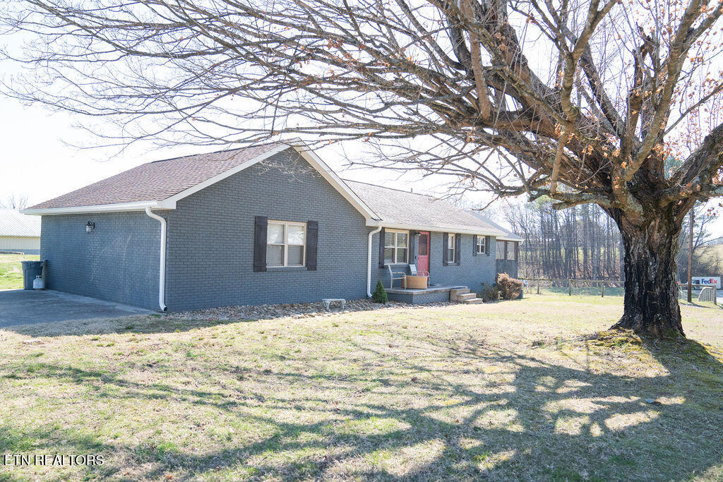 2415 Riddle Rd Property Photo