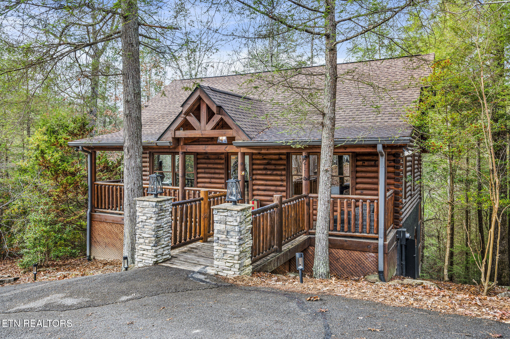 2116 Double Oaks Way Property Photo