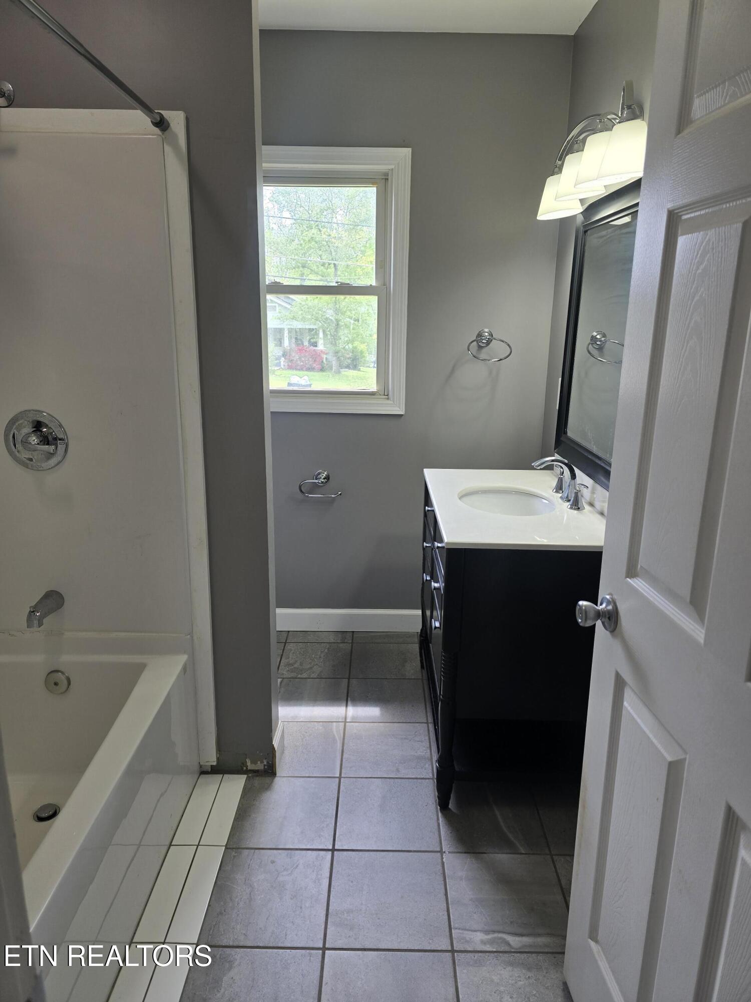 4107 Ne Valley View Drive Property Photo 8