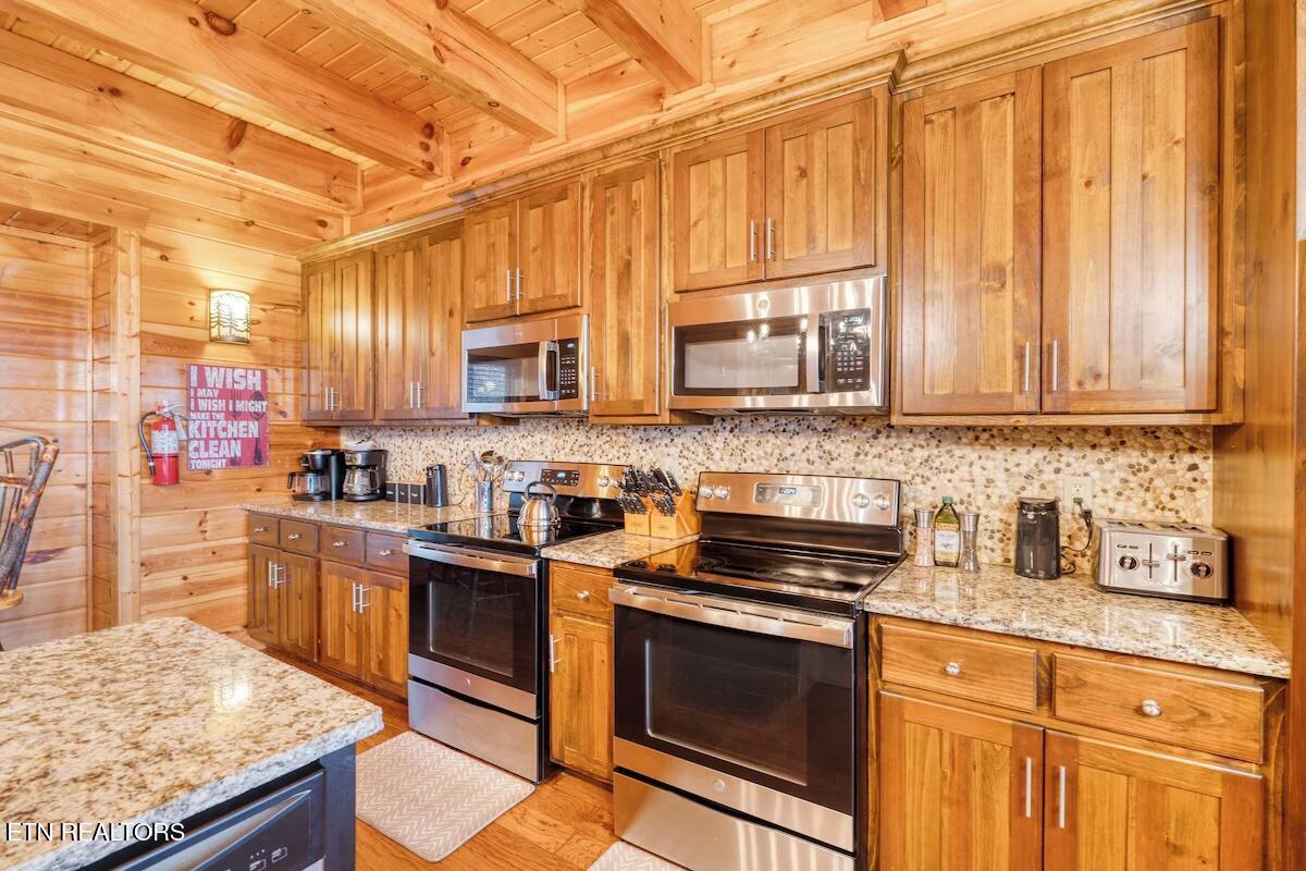 1960 Blackthorn Tr Property Photo 11