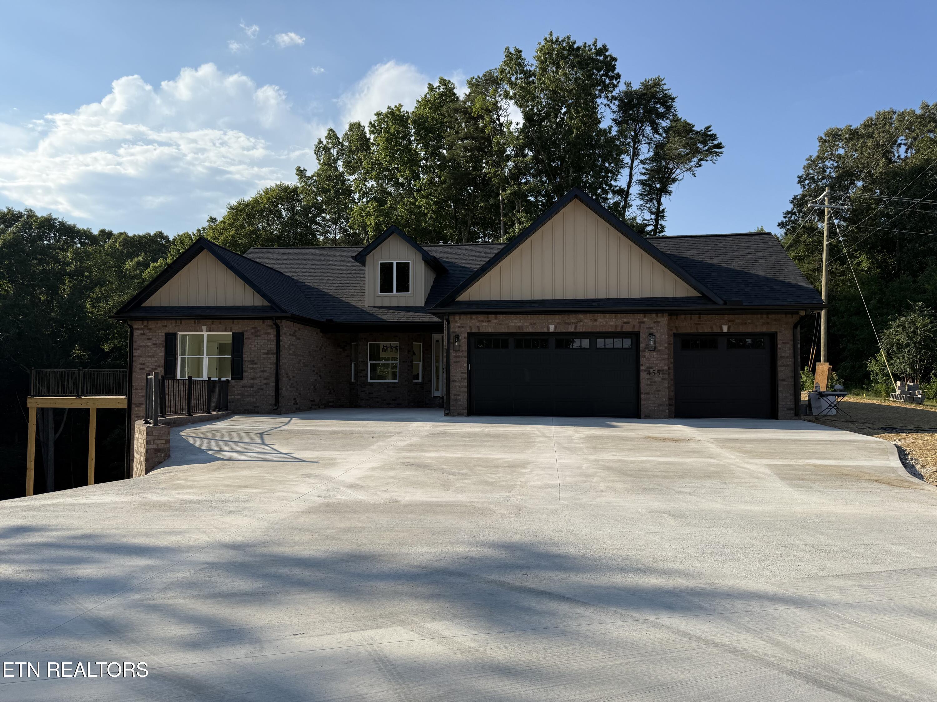 455 Lake Vista Drive Property Photo 2