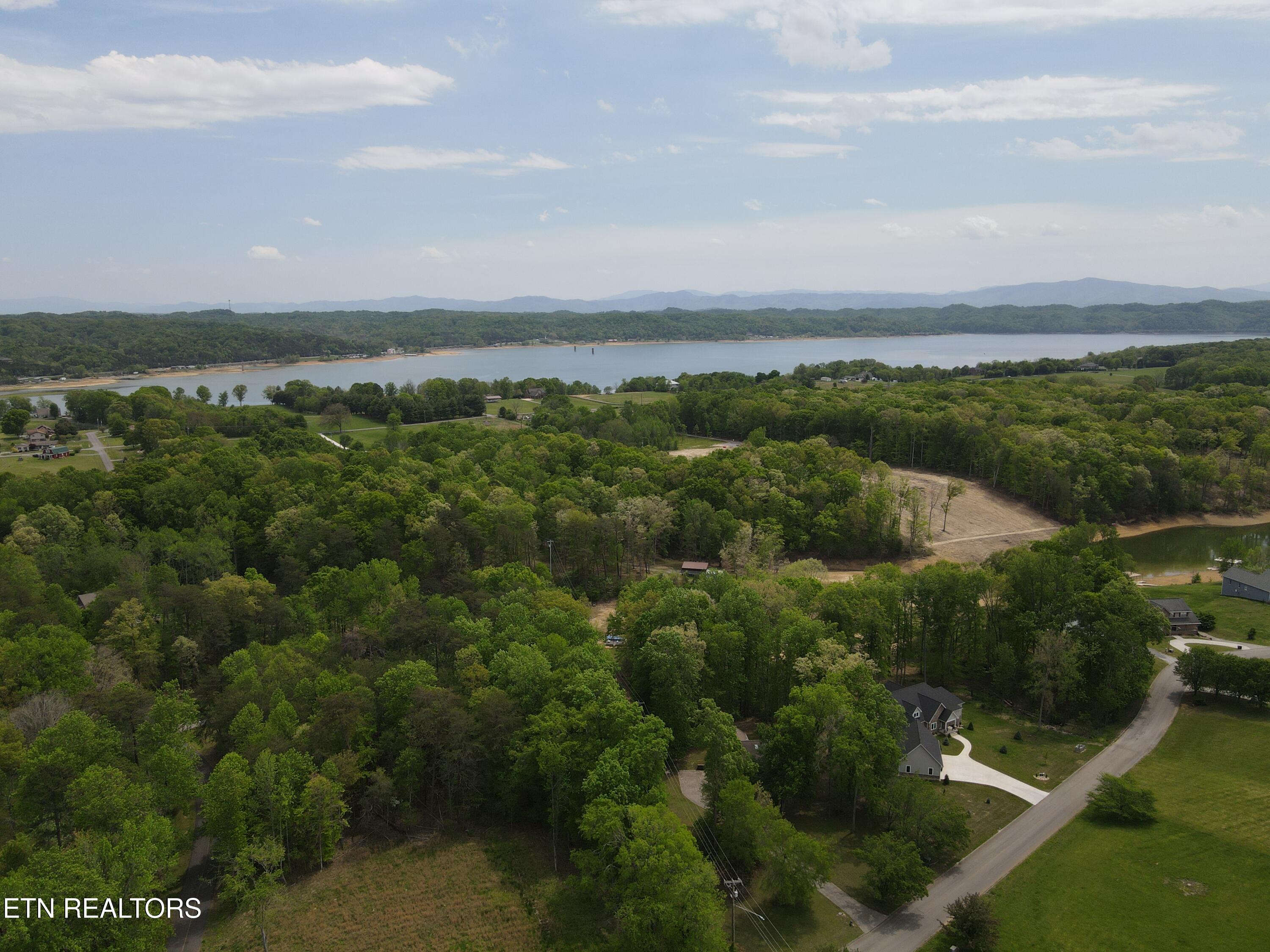 455 Lake Vista Drive Property Photo 12