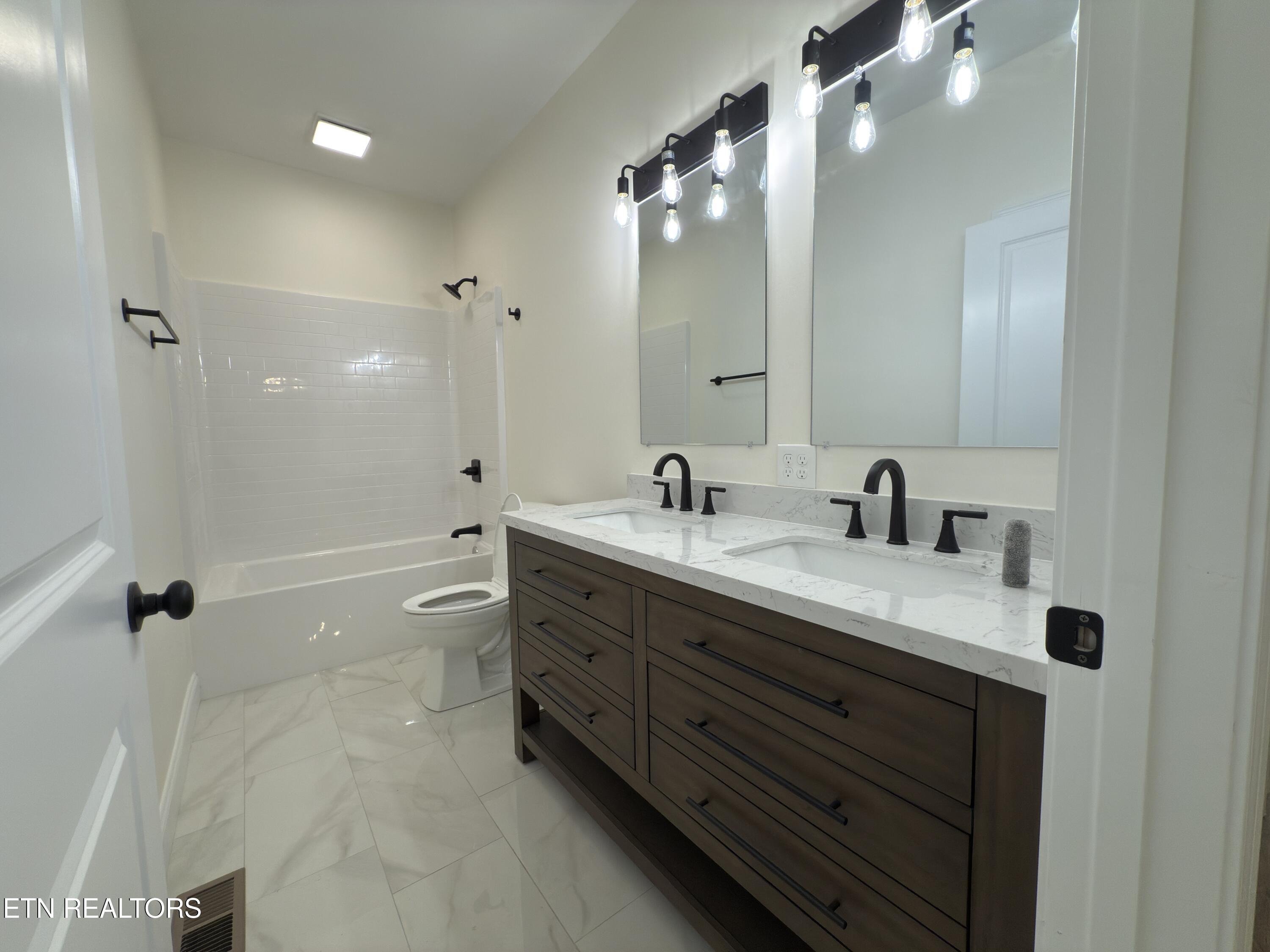 455 Lake Vista Drive Property Photo 32