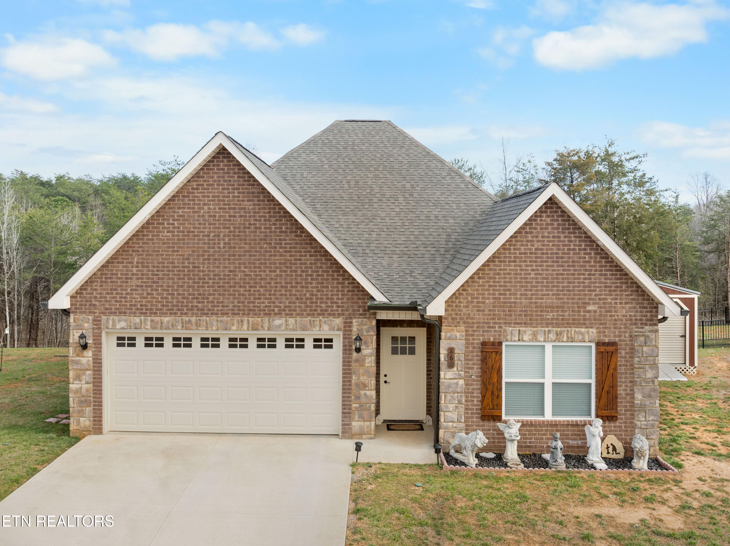 860 Pinebrook Drive Property Photo
