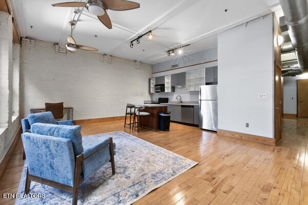 100 S Gay St Property Photo 5