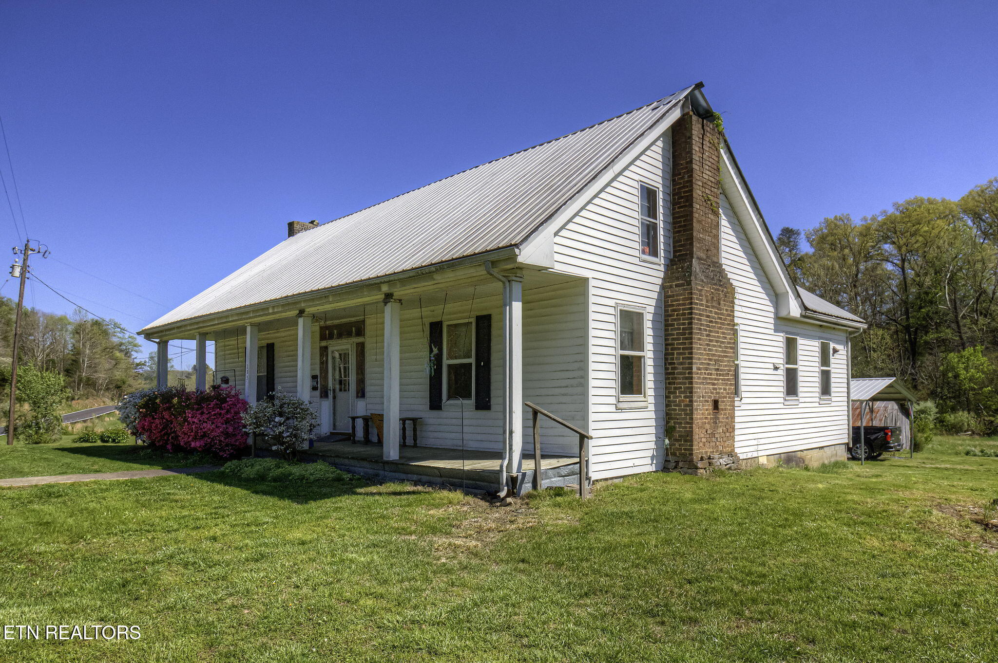 285 New Providence Rd Property Photo 1