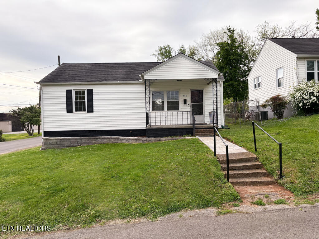 960 Maynard Ave Property Photo 1