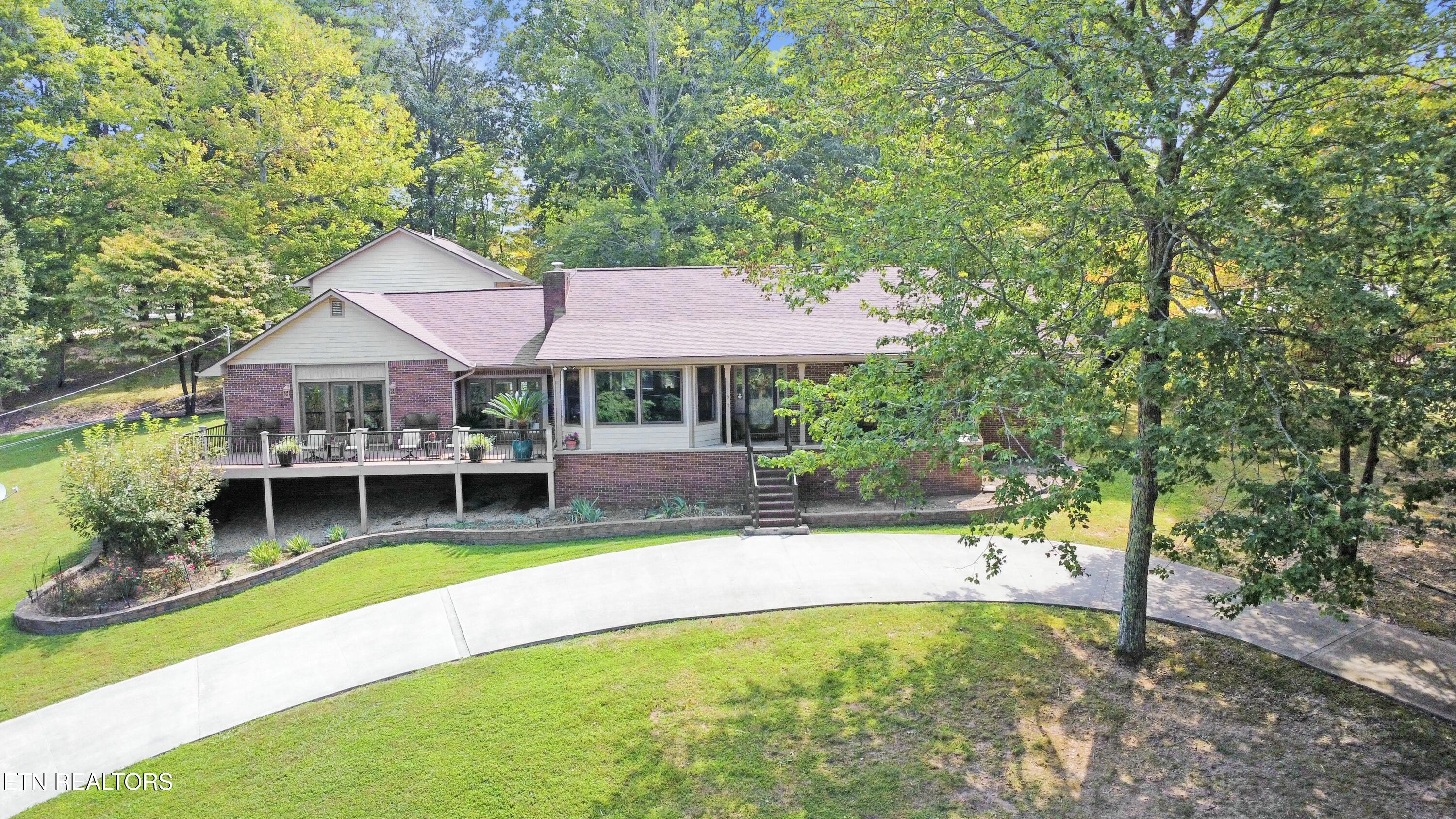 1517 Deerfield Way Property Photo 1