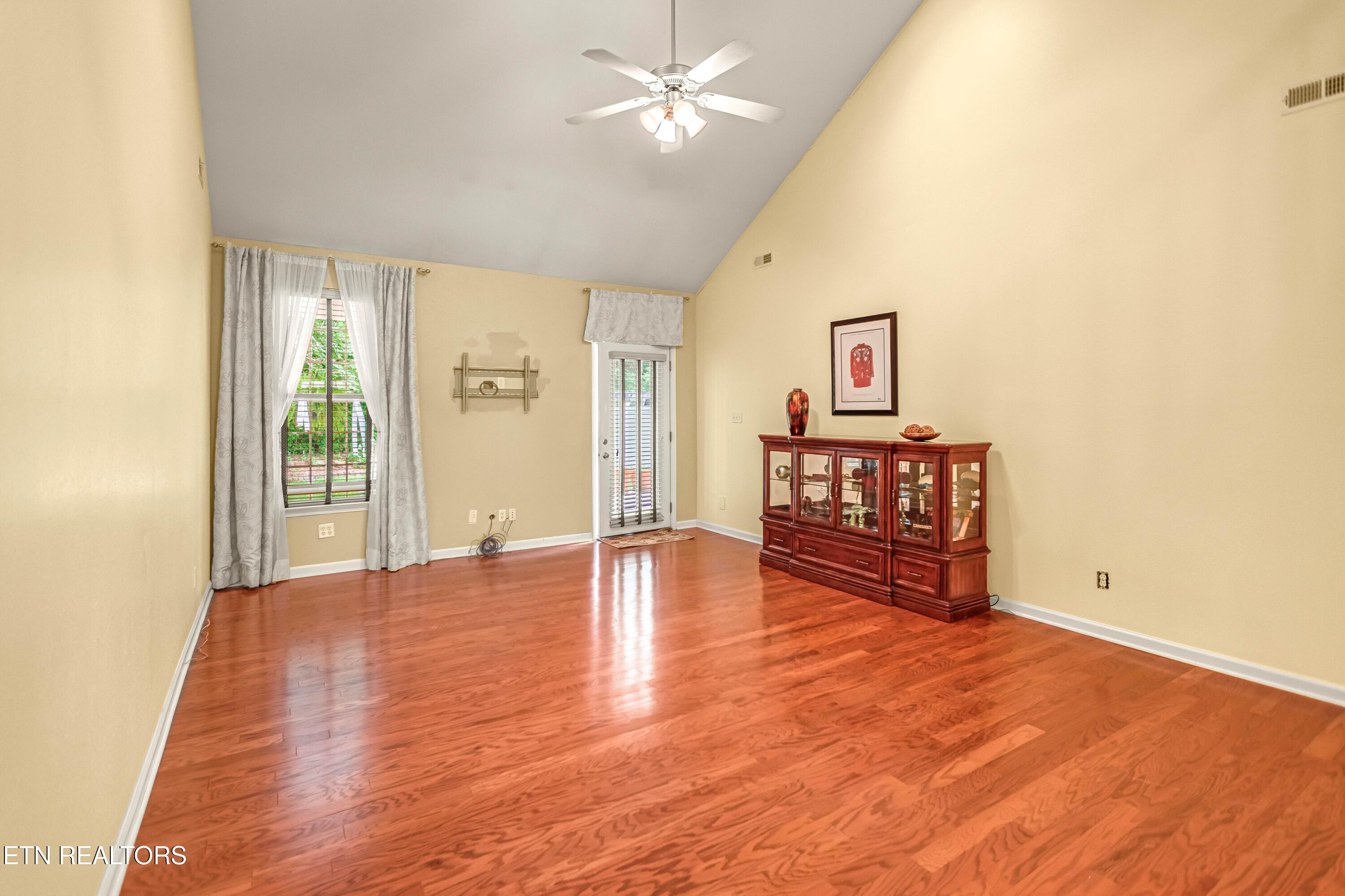 7204 Oakfield Lane Property Photo 10