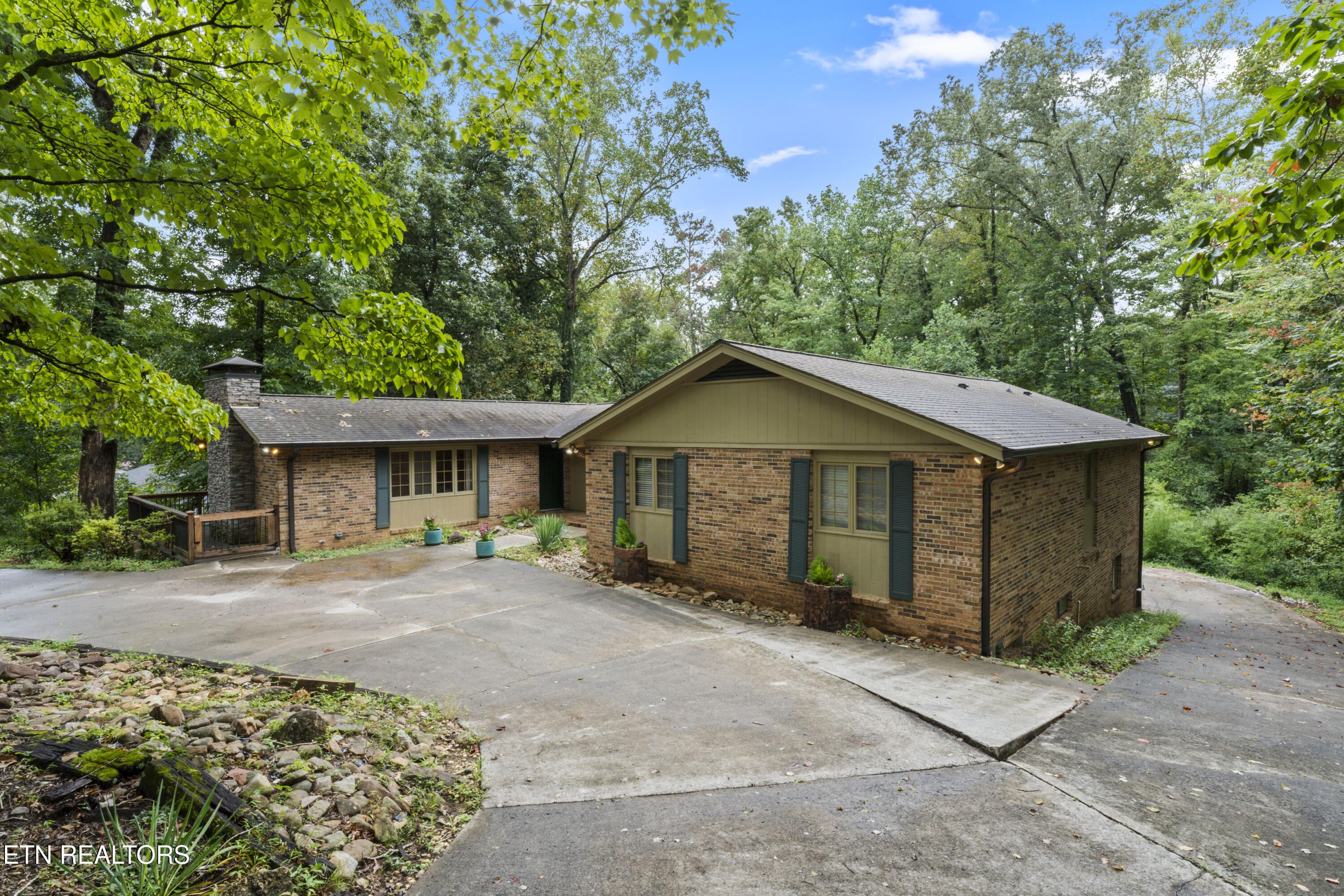 109 Balsam Rd Property Photo 2