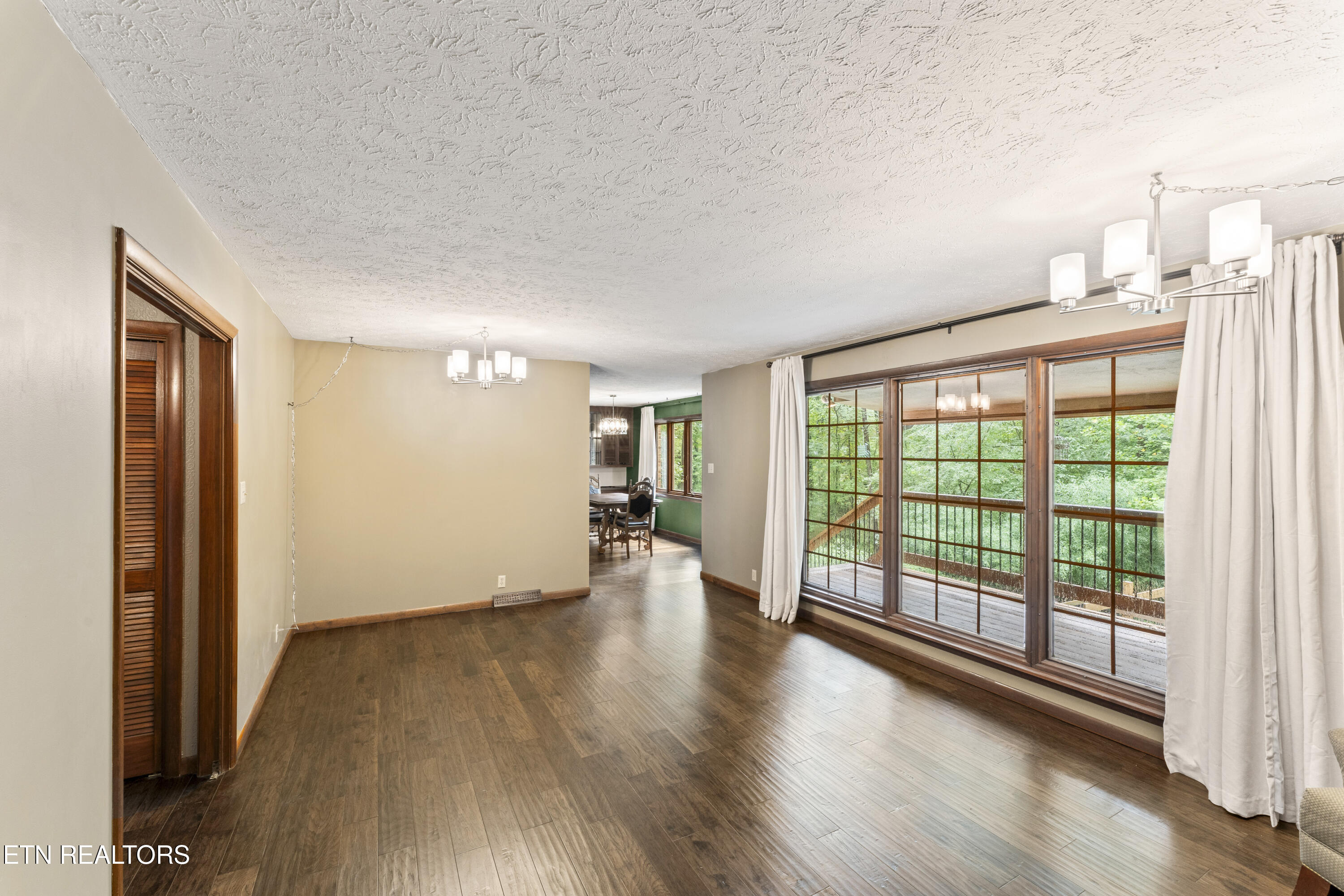 109 Balsam Rd Property Photo 5