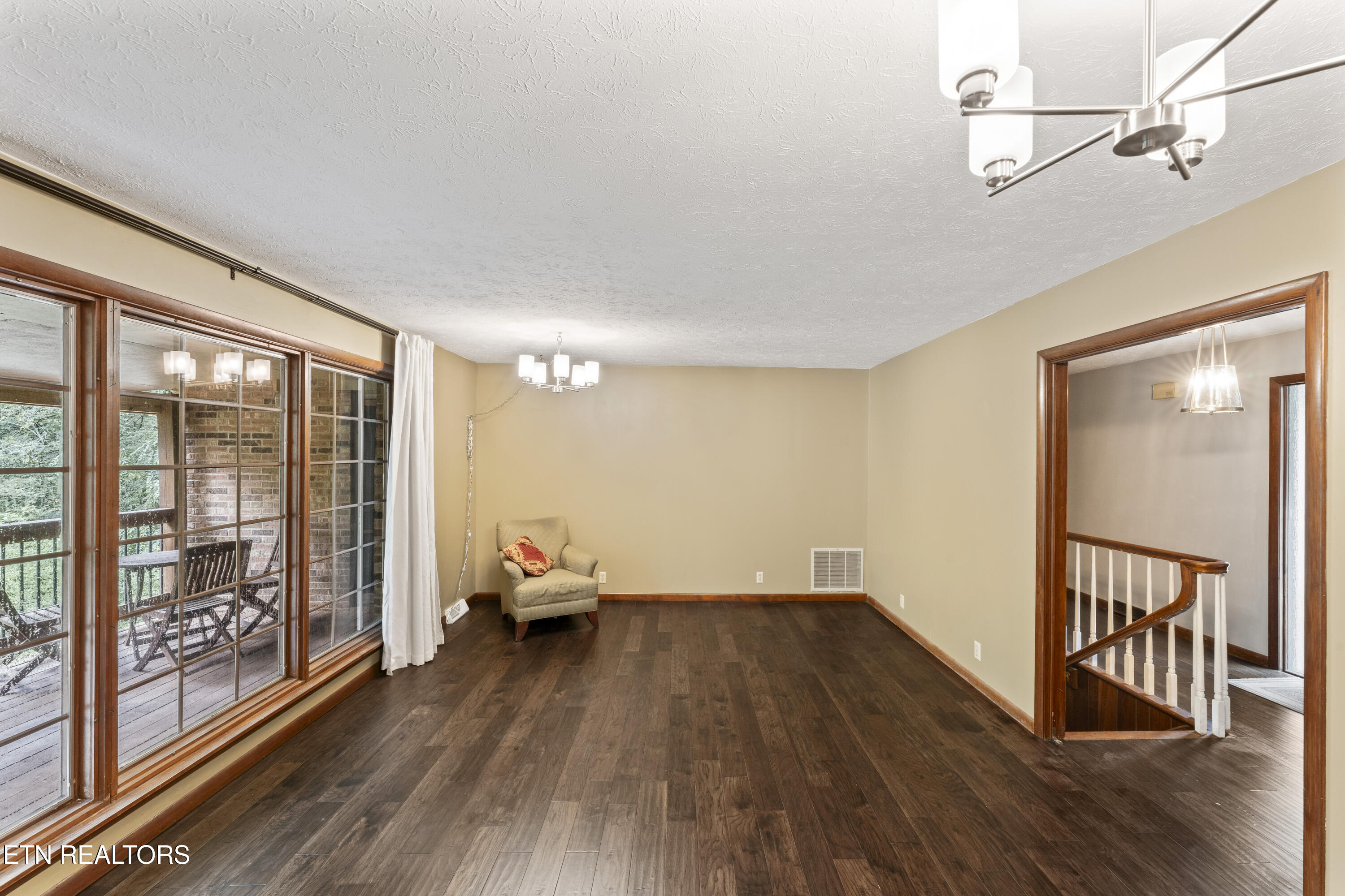 109 Balsam Rd Property Photo 6