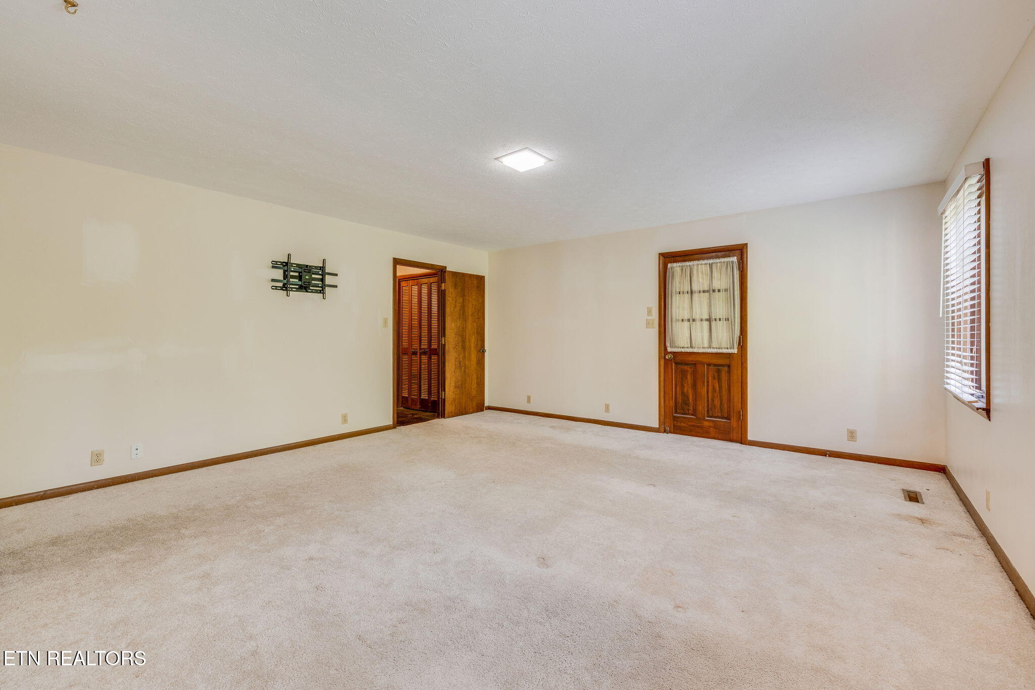 109 Balsam Rd Property Photo 24