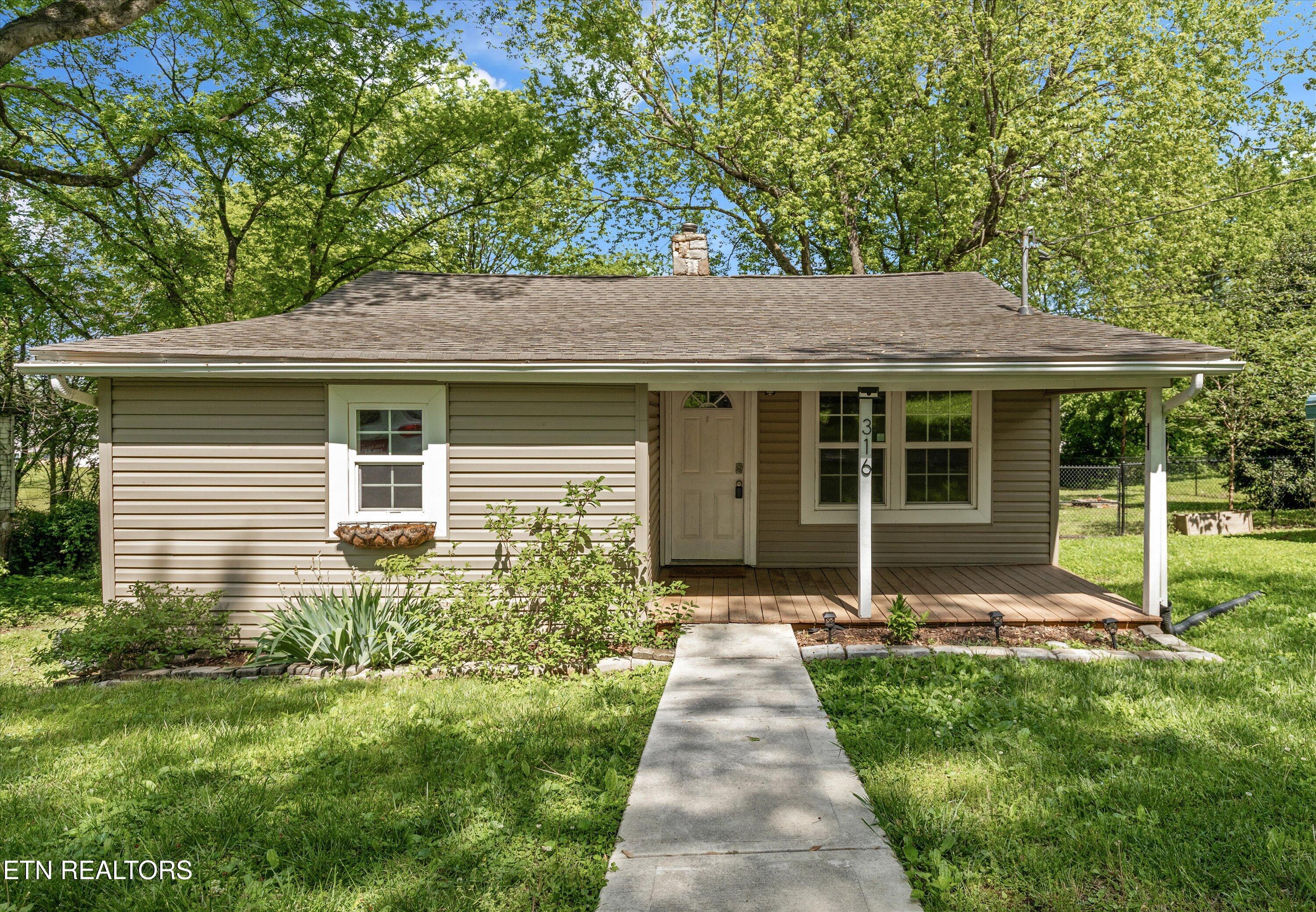 316 Rockford Cedar St Property Photo 1