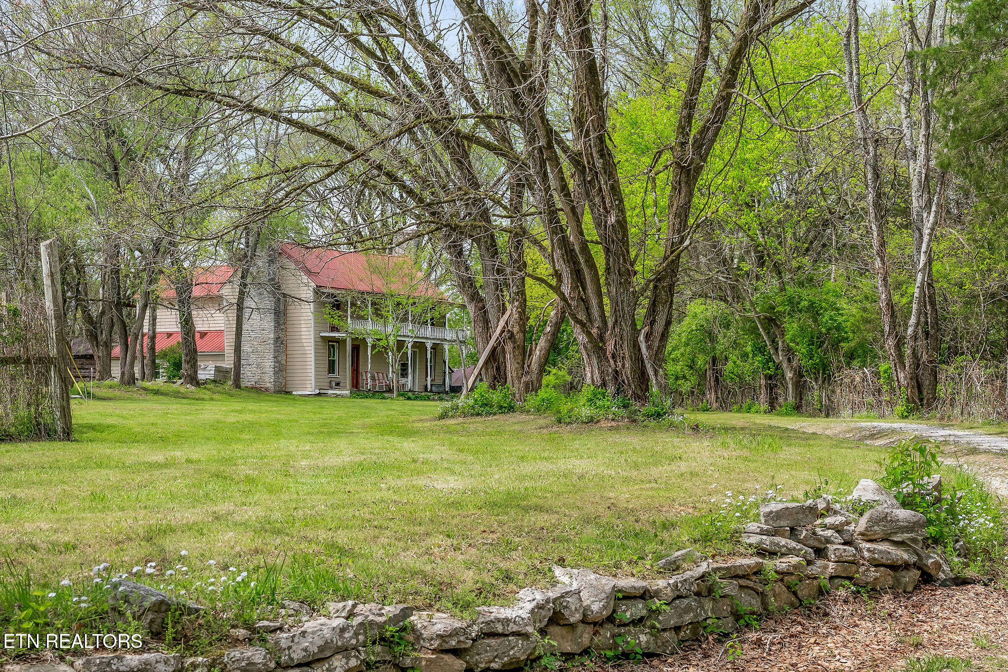 134 Opossum Hollow Rd Property Photo 1