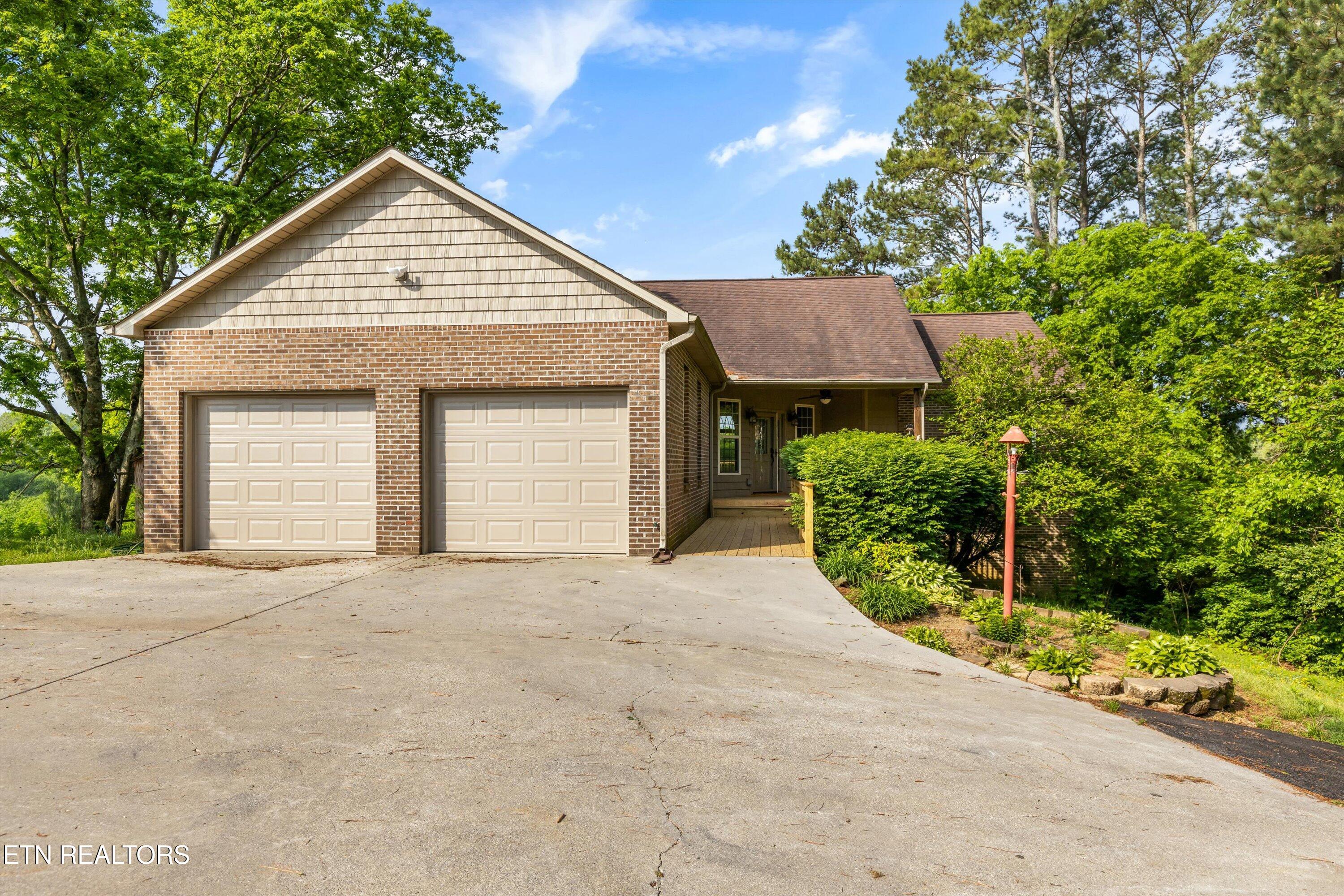 668 Martin Mill Pike Property Photo 1
