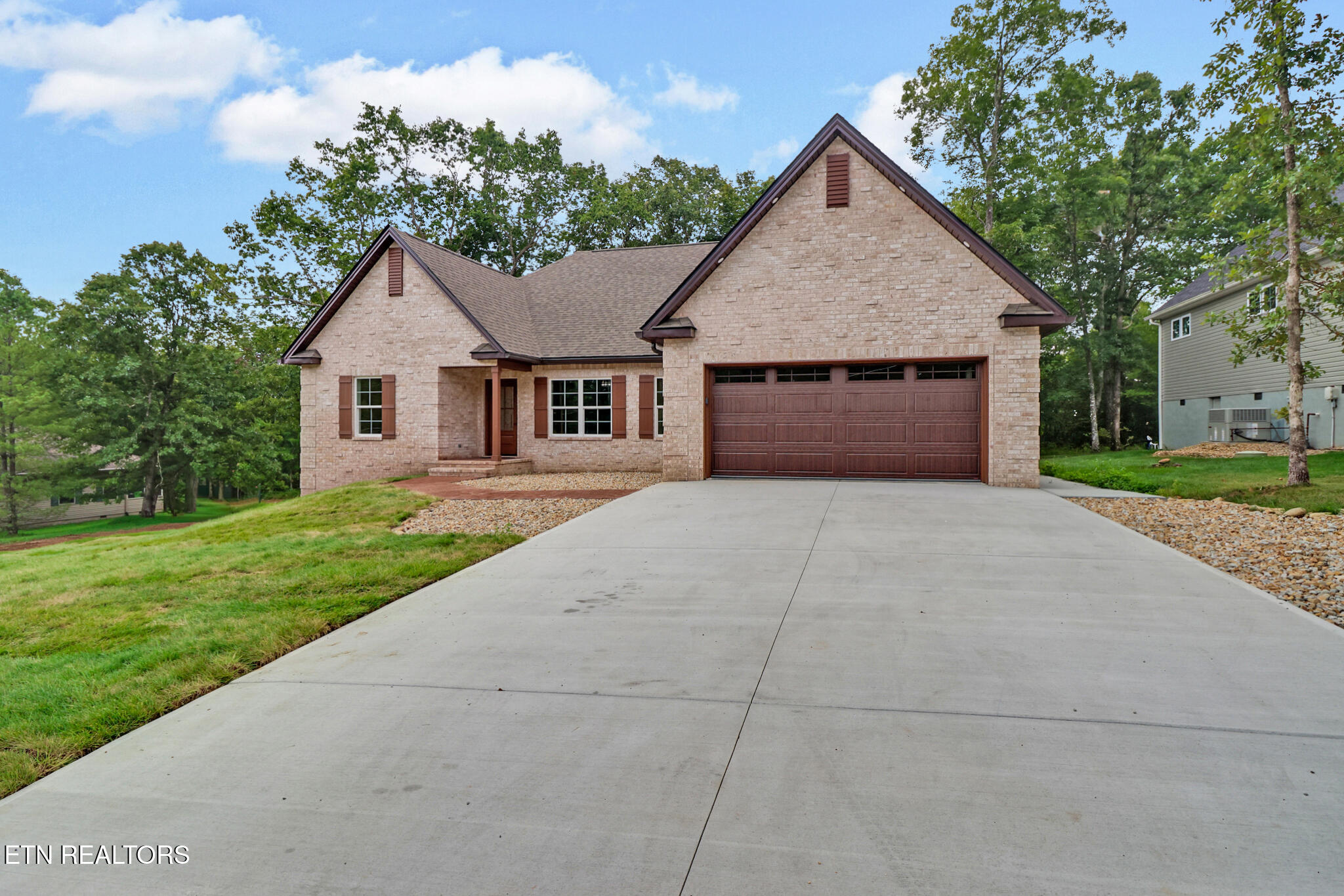 630 Lakeview Drive Property Photo 1