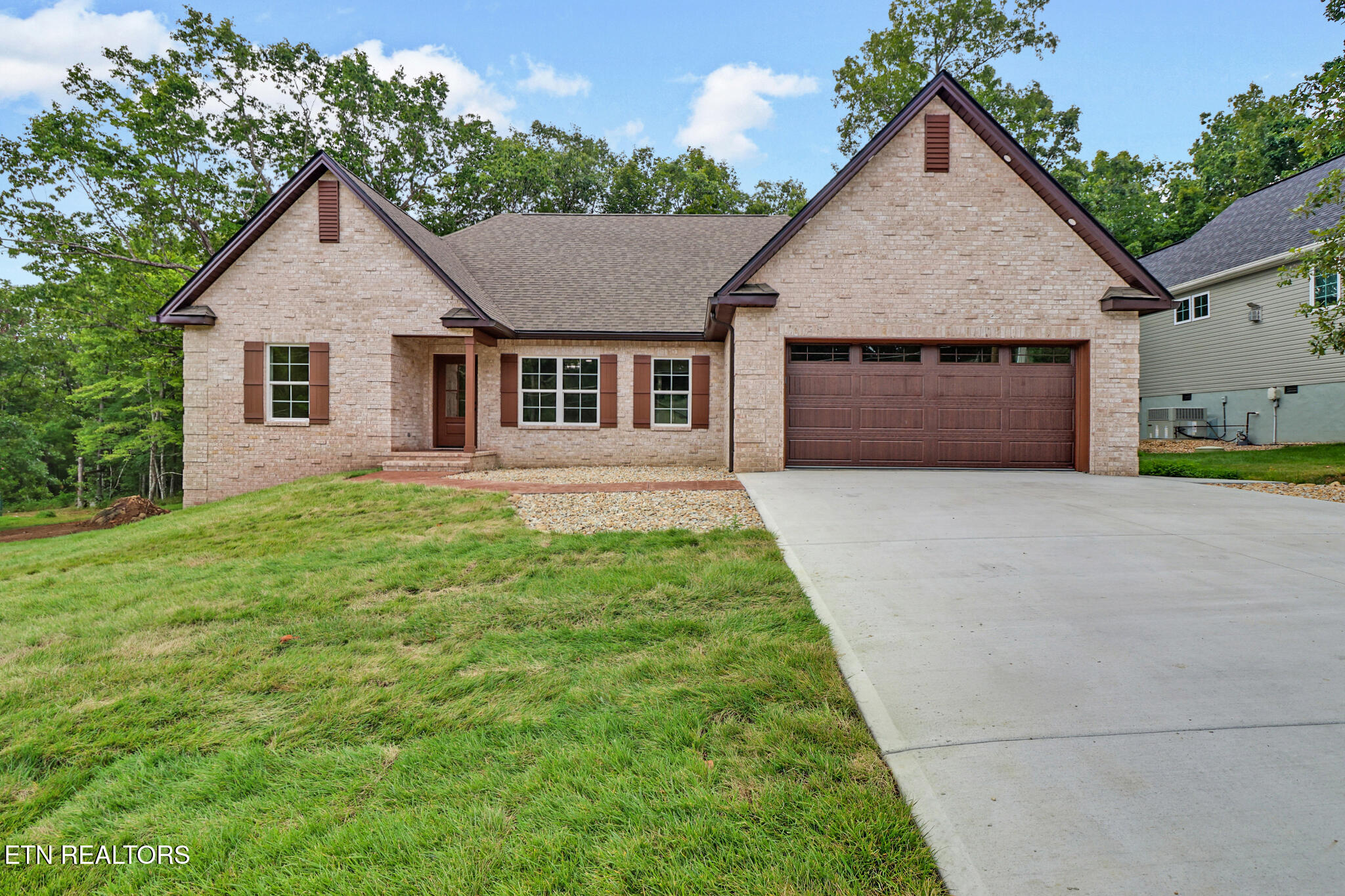630 Lakeview Drive Property Photo 2