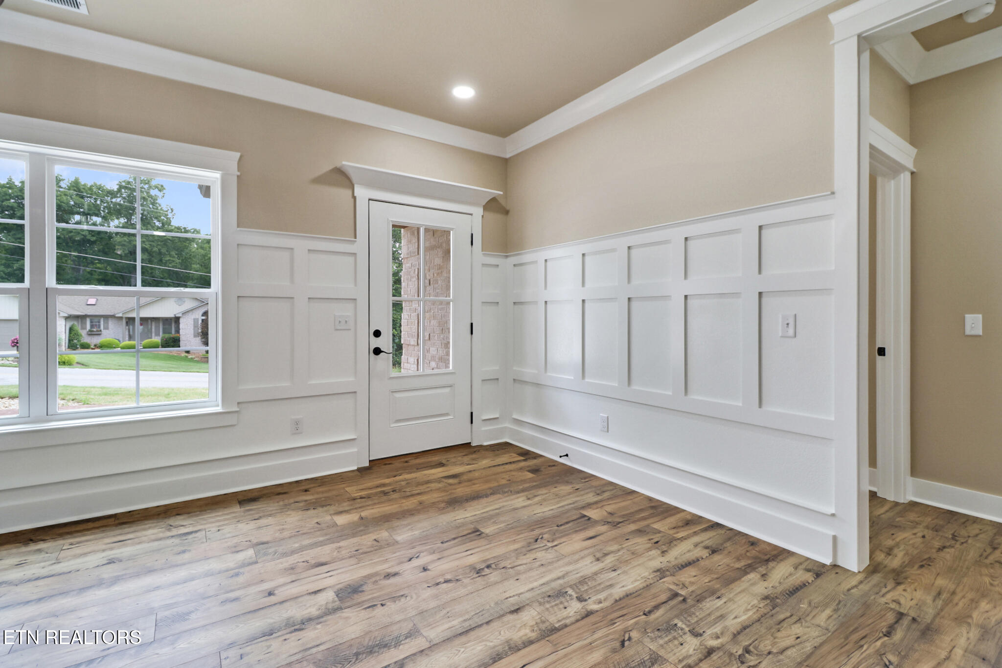 630 Lakeview Drive Property Photo 6