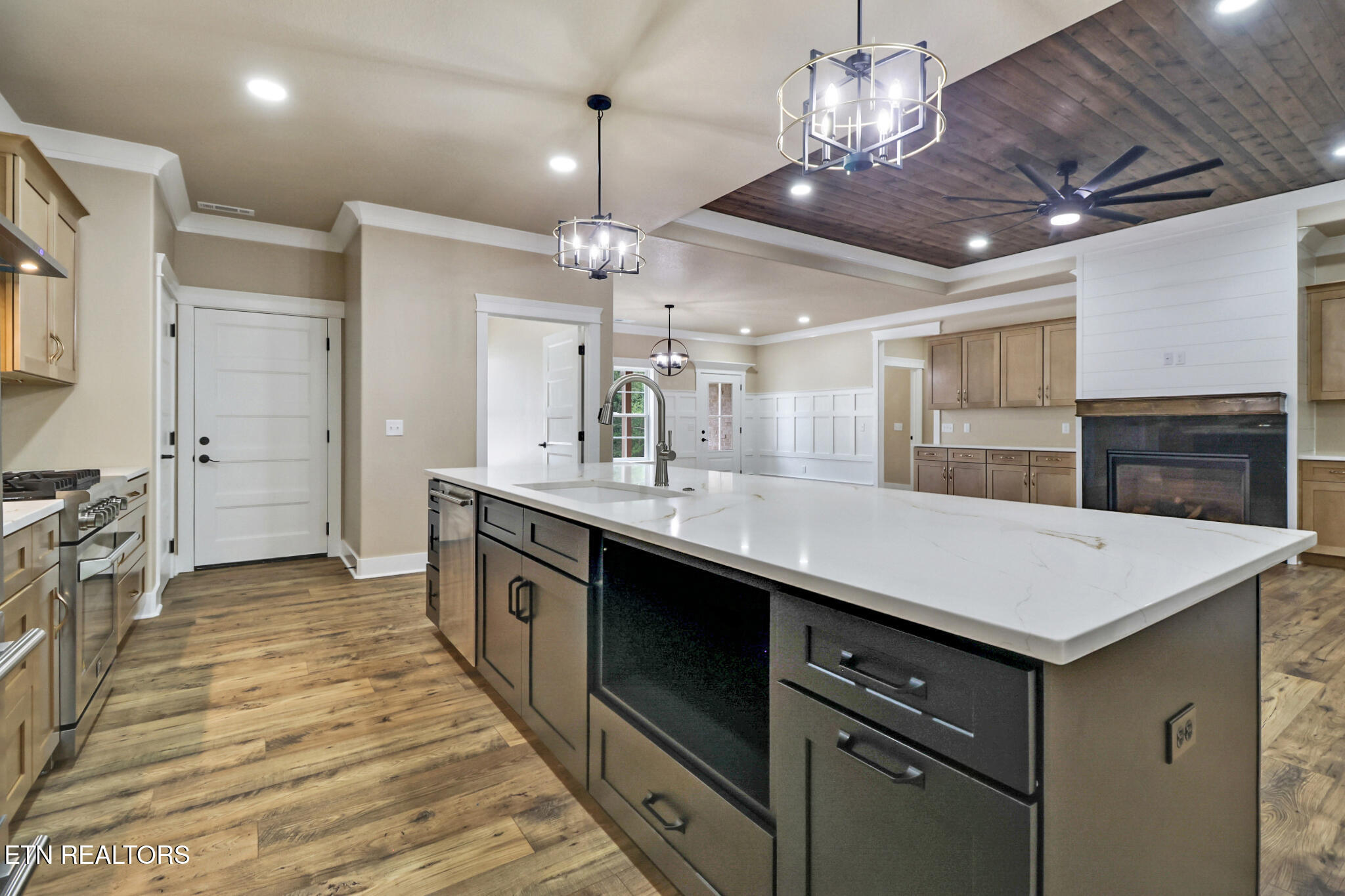630 Lakeview Drive Property Photo 14