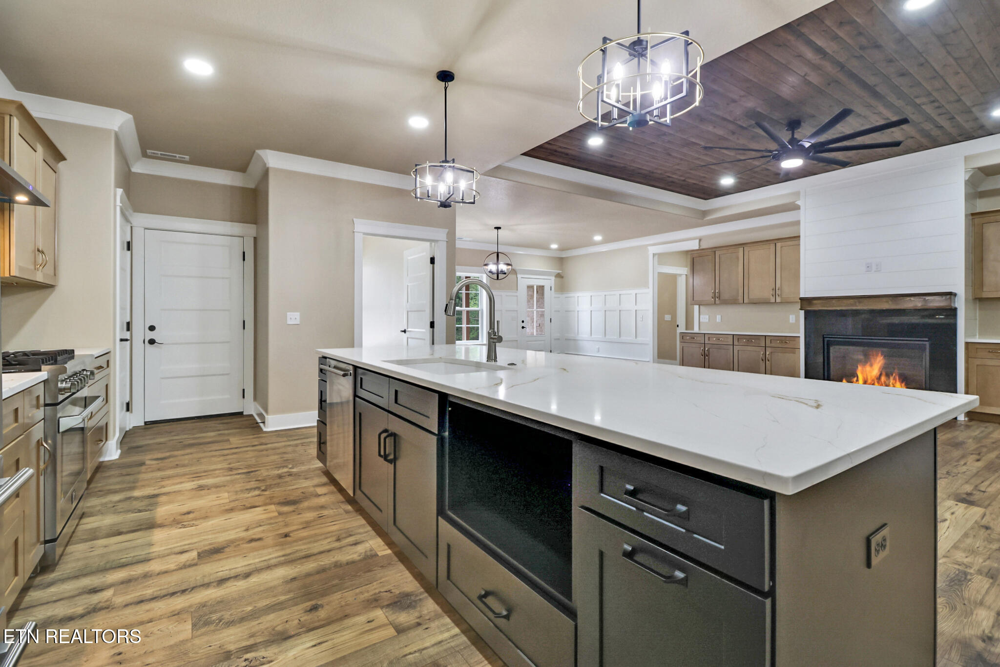 630 Lakeview Drive Property Photo 15