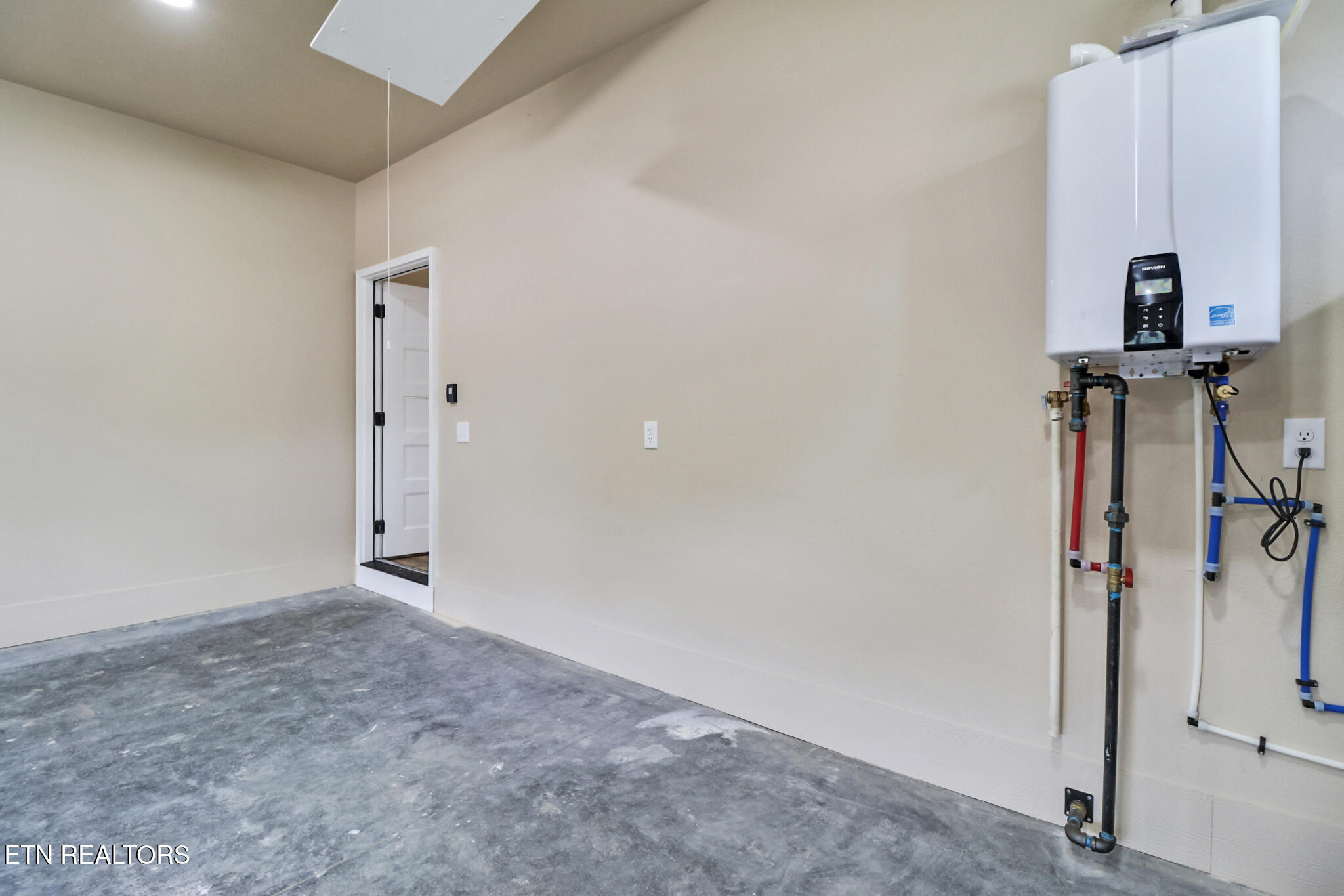 630 Lakeview Drive Property Photo 46