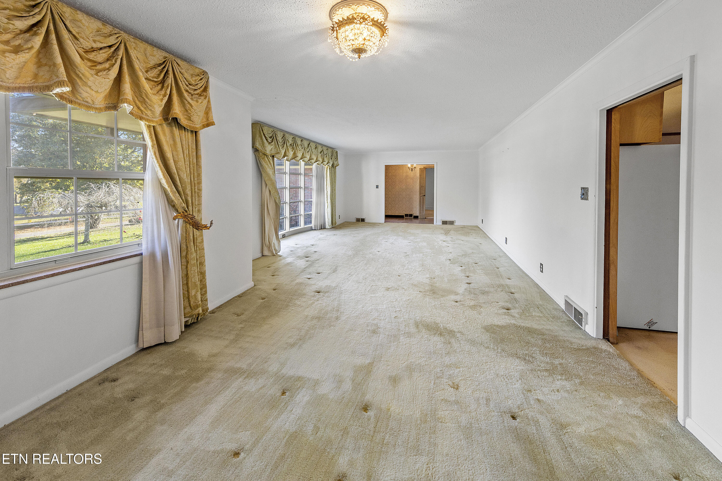 1233 Cherokee Blvd Property Photo 6