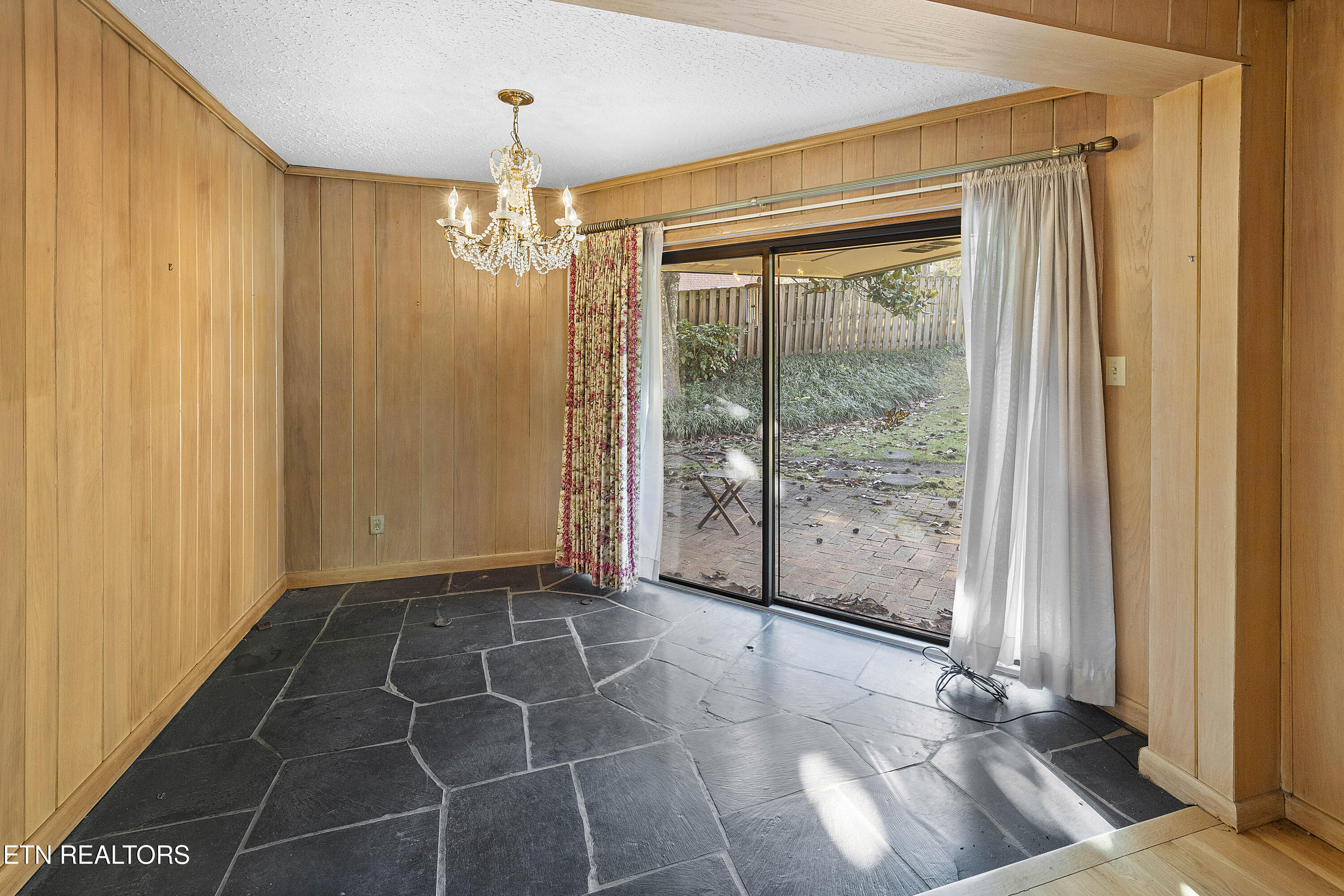 1233 Cherokee Blvd Property Photo 8