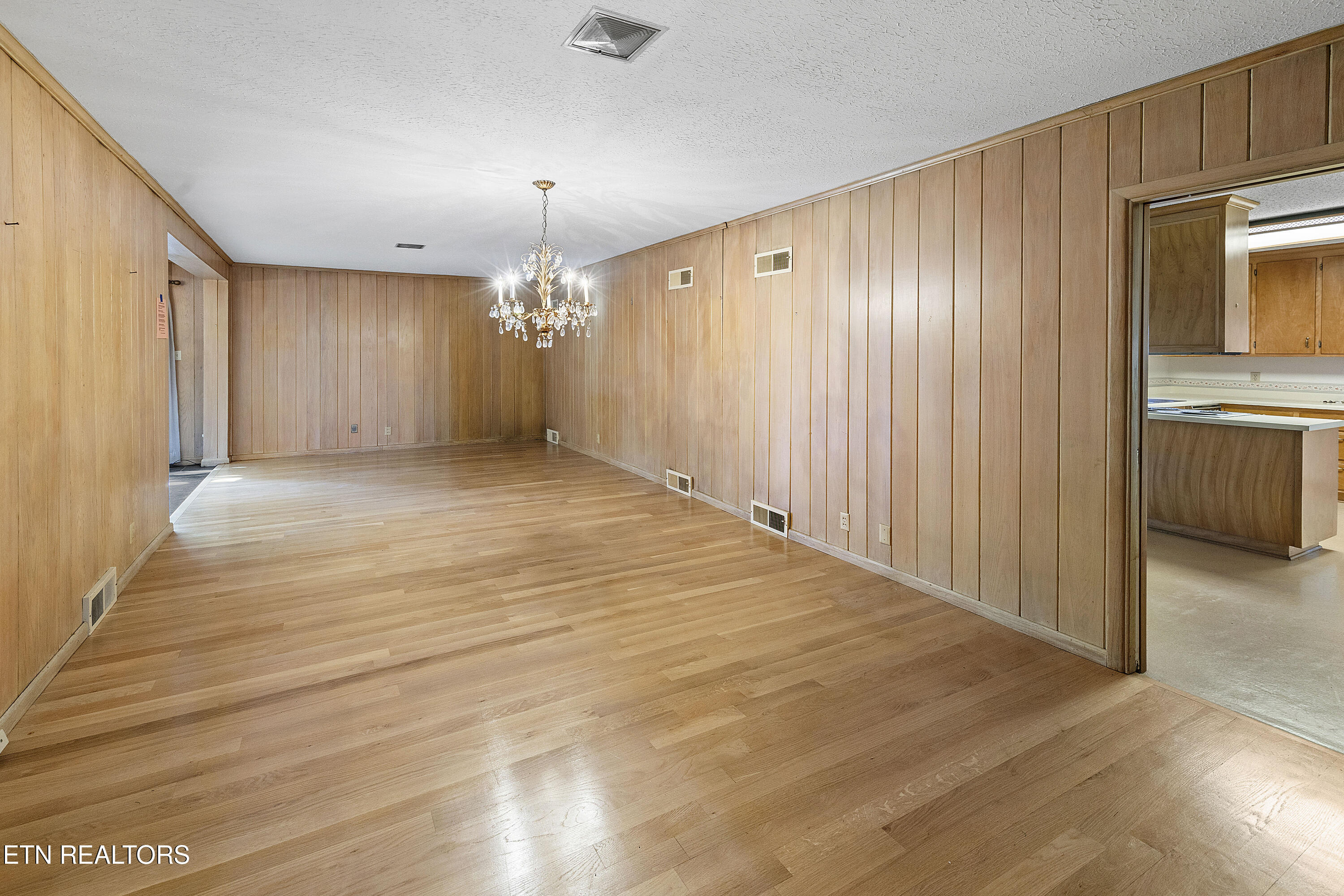 1233 Cherokee Blvd Property Photo 9