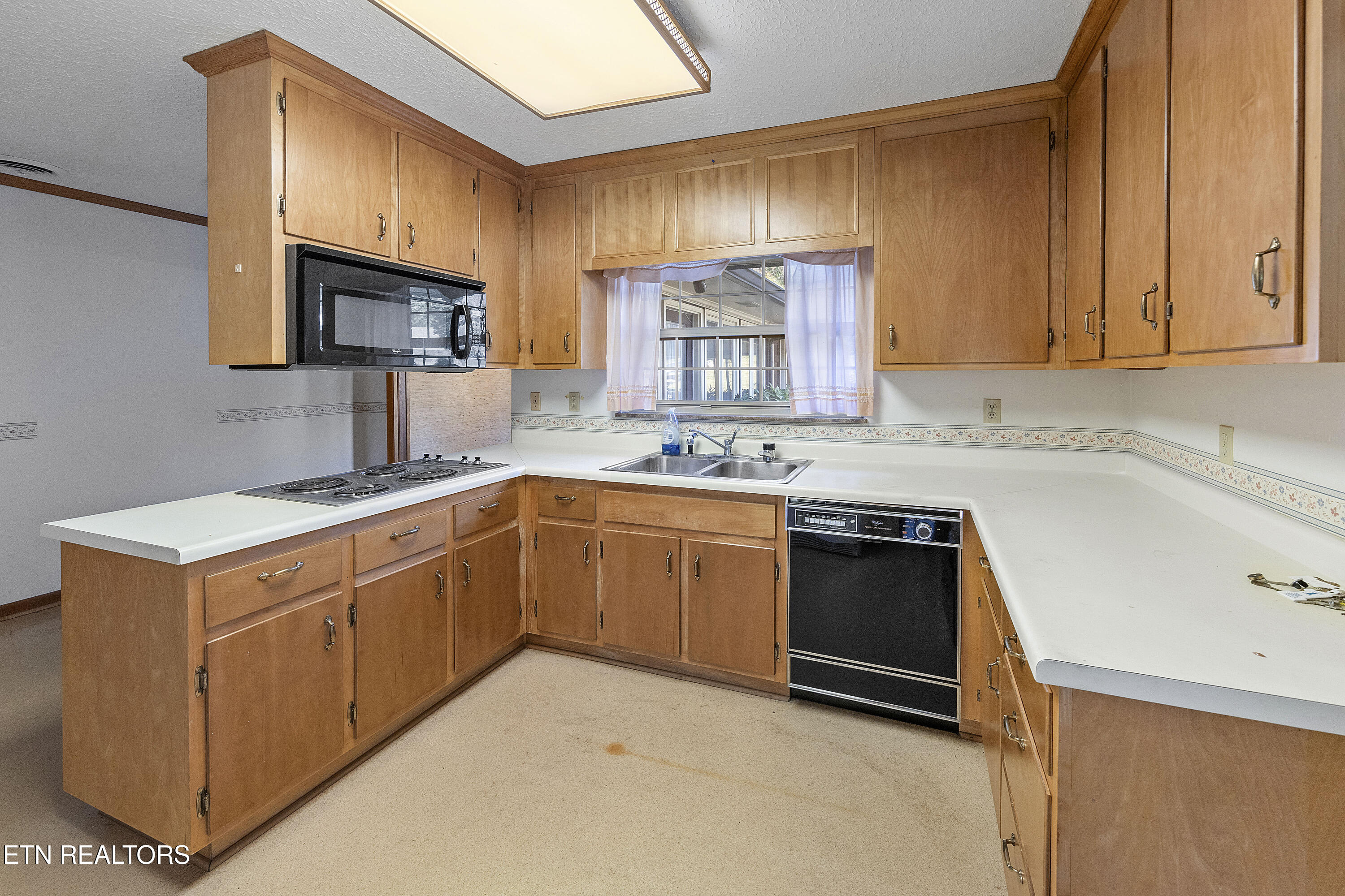1233 Cherokee Blvd Property Photo 10