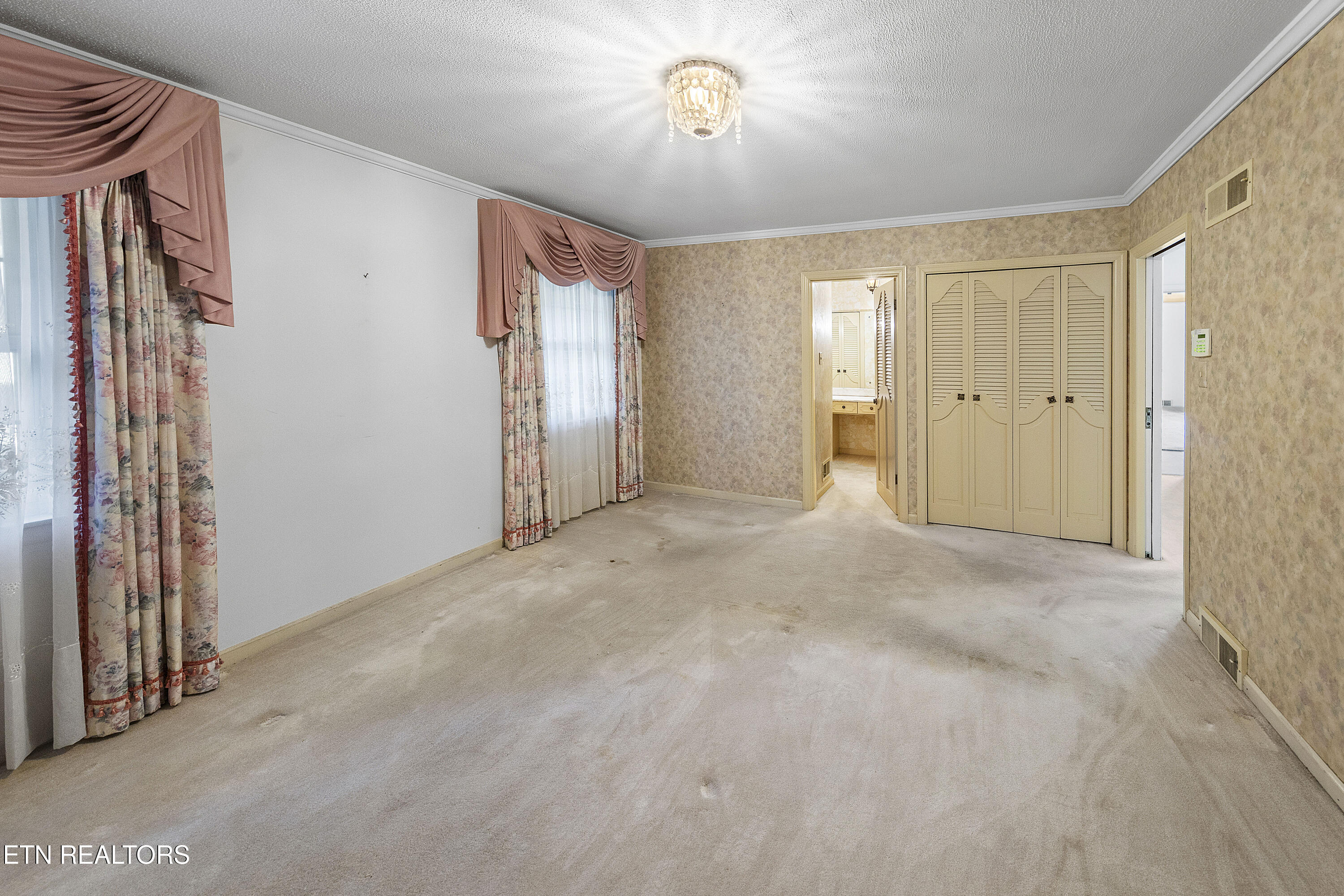 1233 Cherokee Blvd Property Photo 16