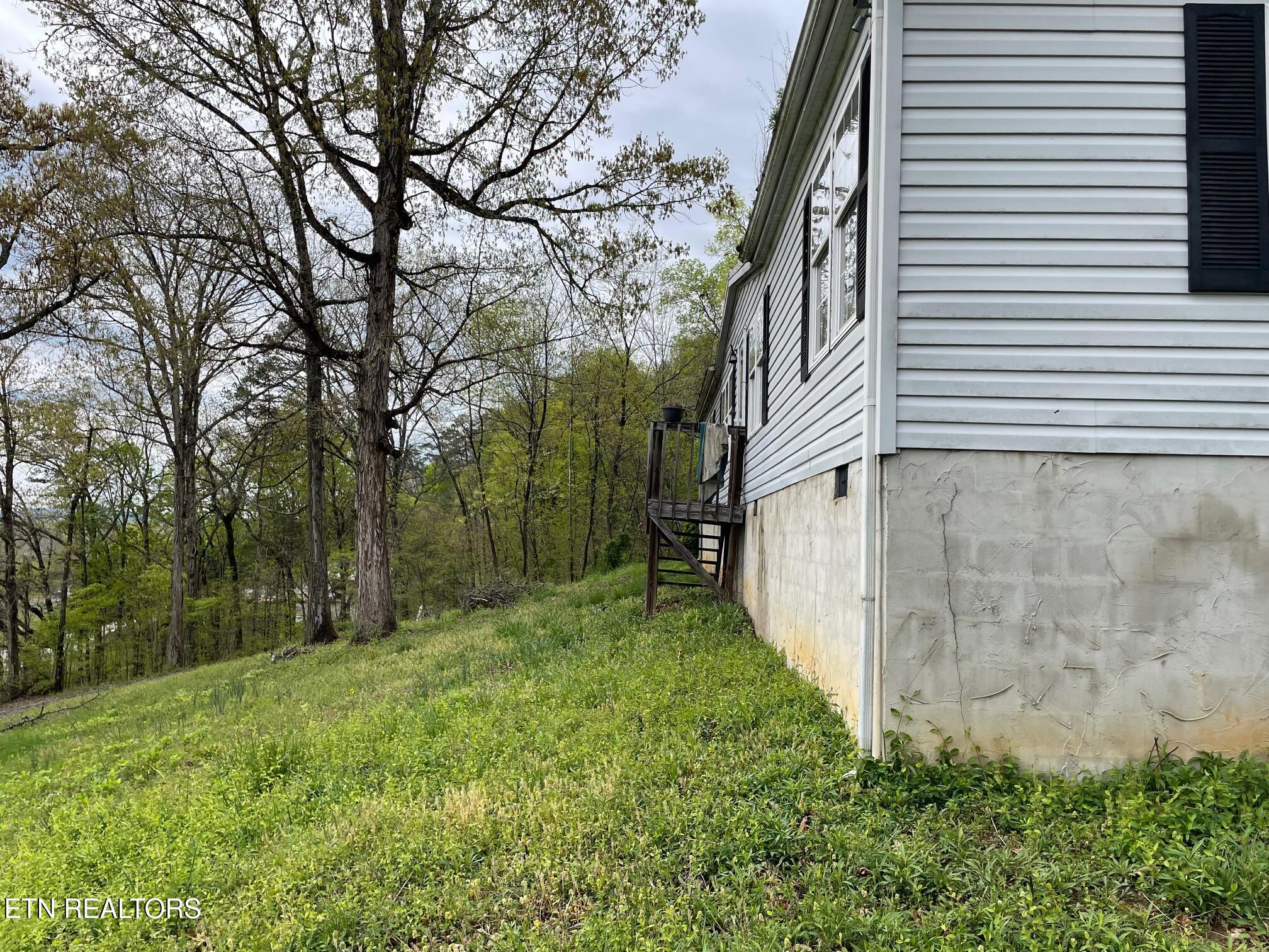 2370 Chestnut Hill Rd Property Photo 2