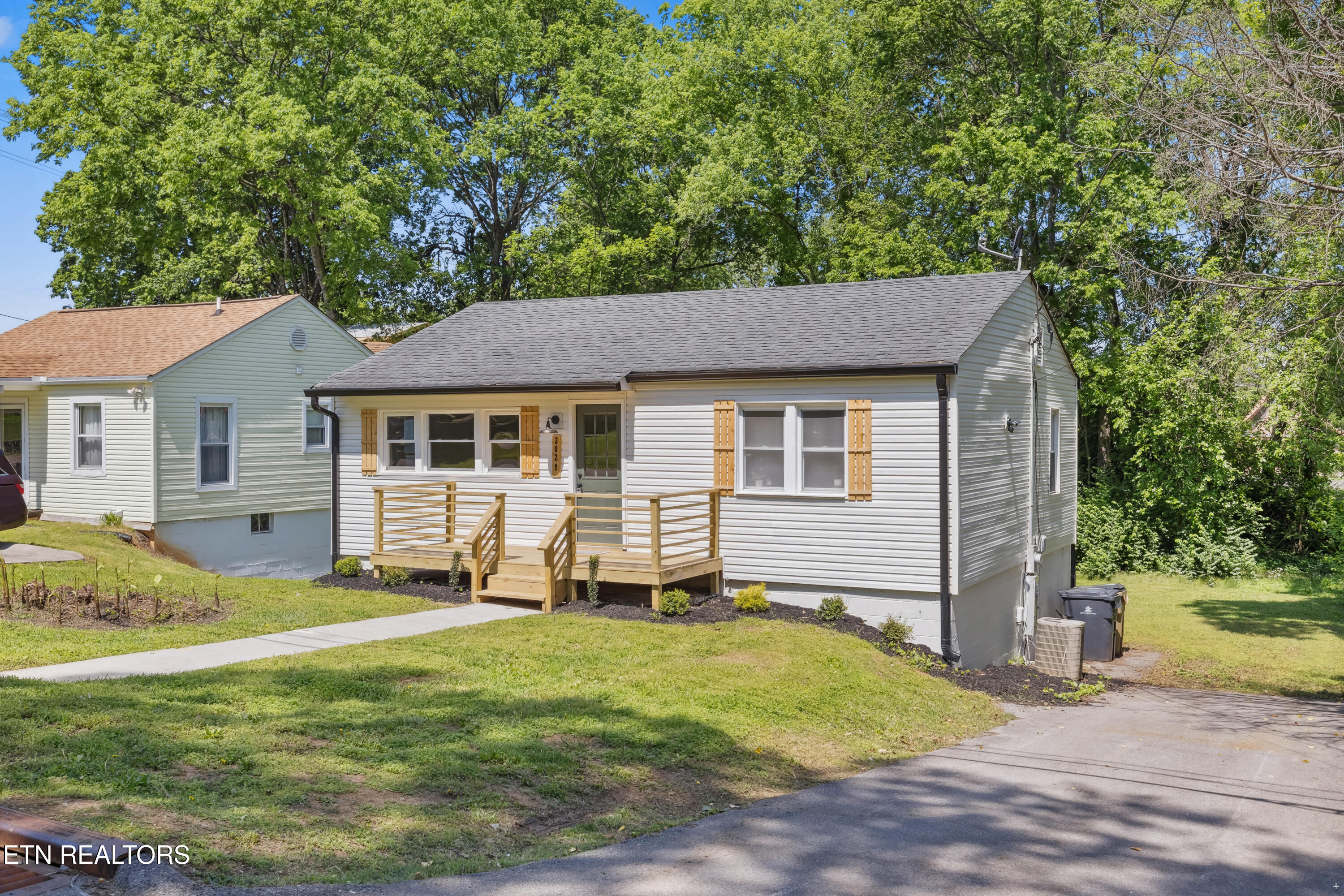 3029 Lay Ave Property Photo 2