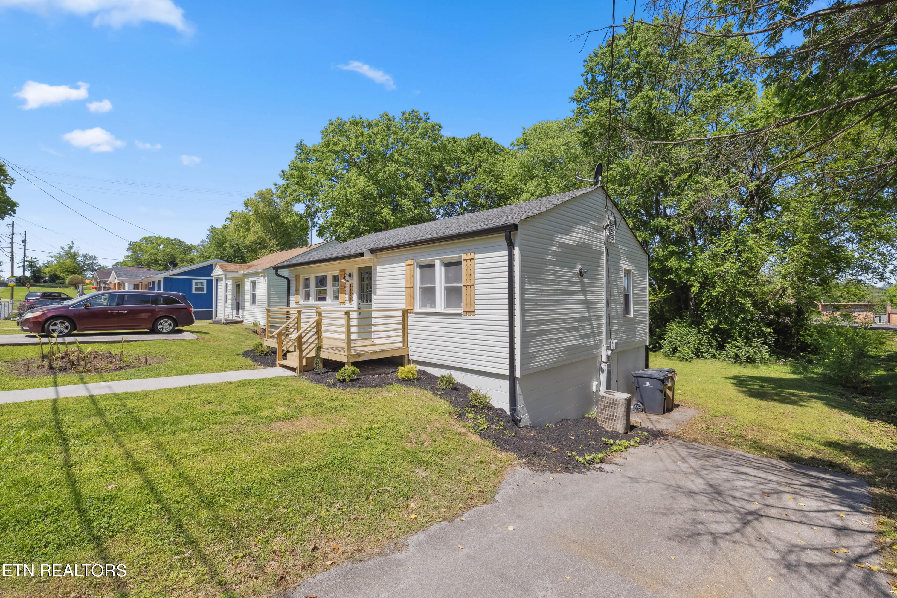 3029 Lay Ave Property Photo 3