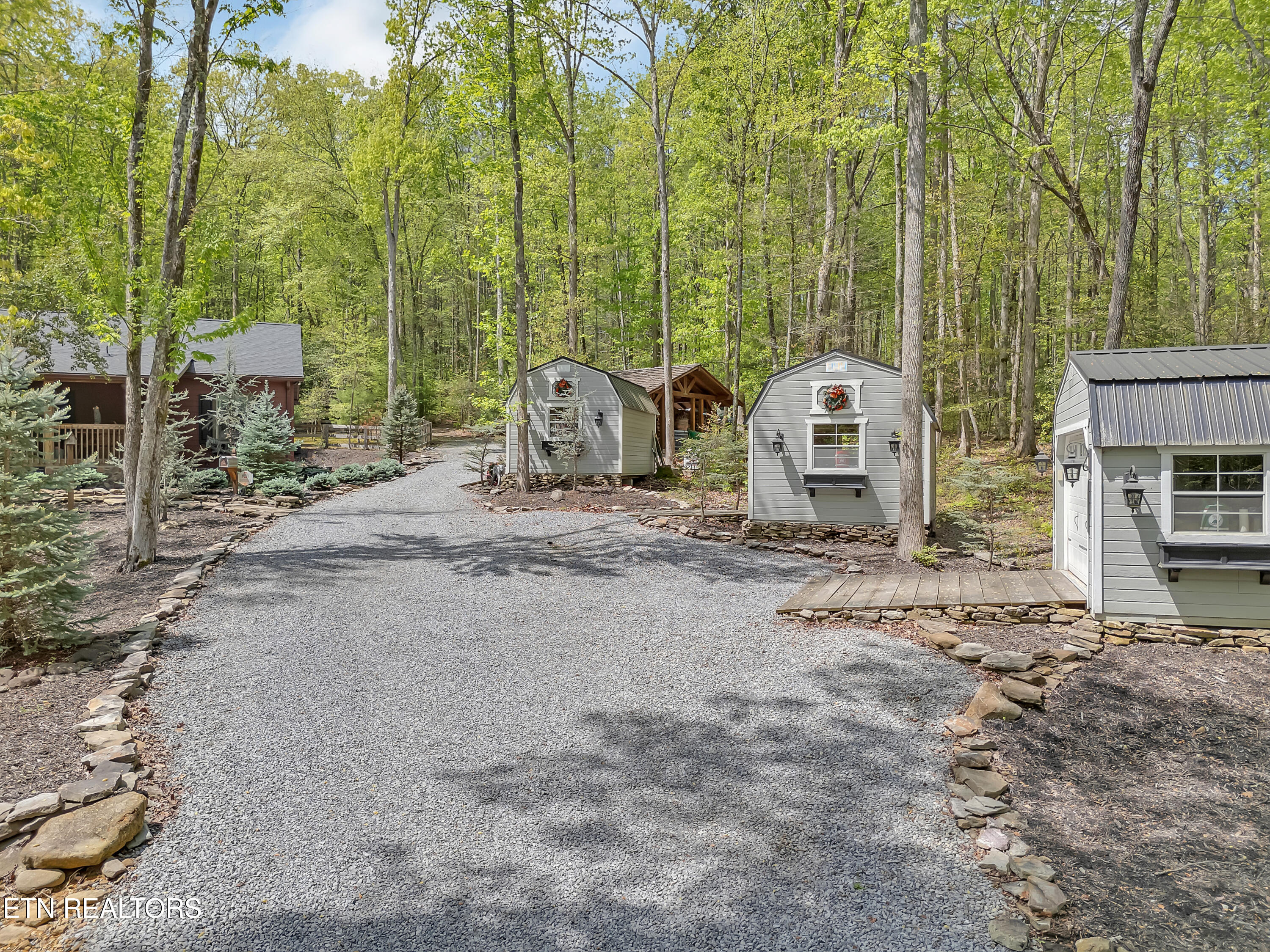 3950 Forest Trail Drive Property Photo 28