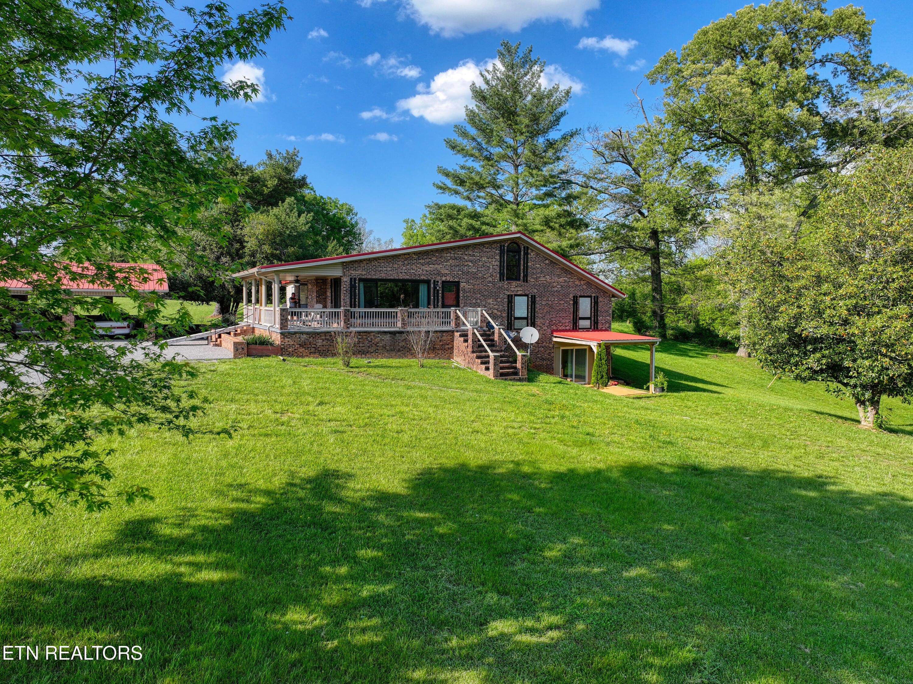 664 Oxford Rd Property Photo 1