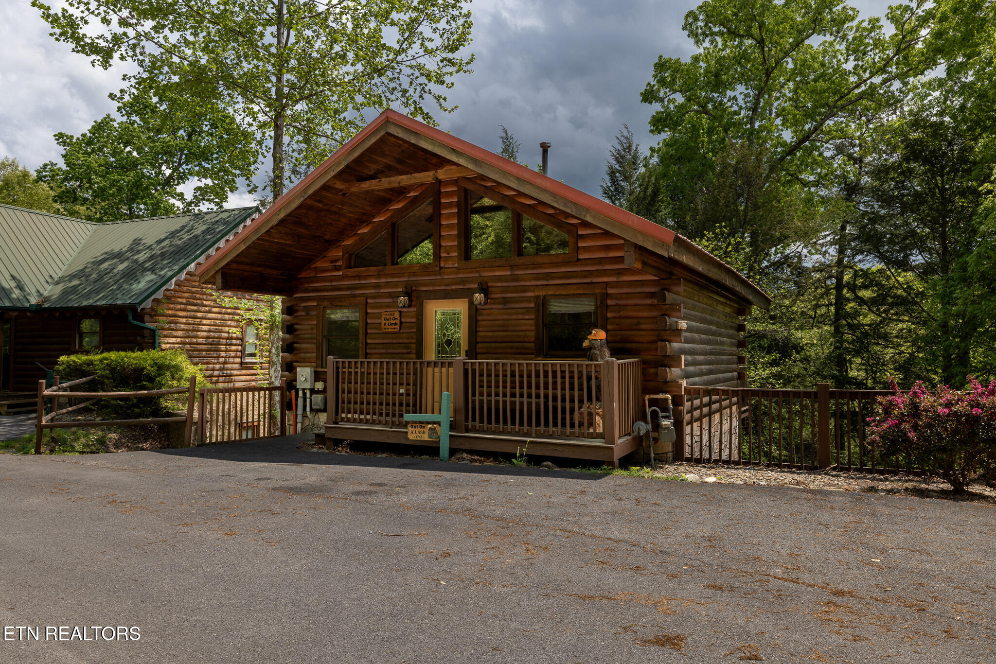 1745 Mountain Shadows Way Property Photo 2