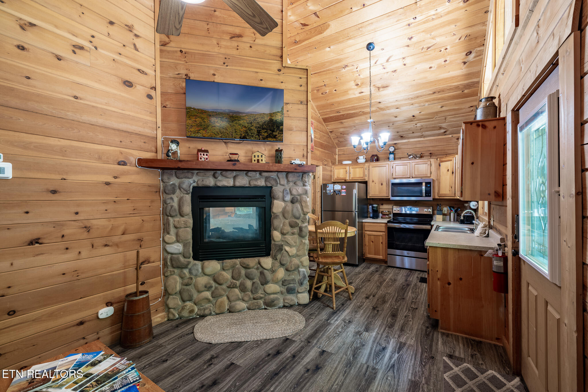 1745 Mountain Shadows Way Property Photo 11