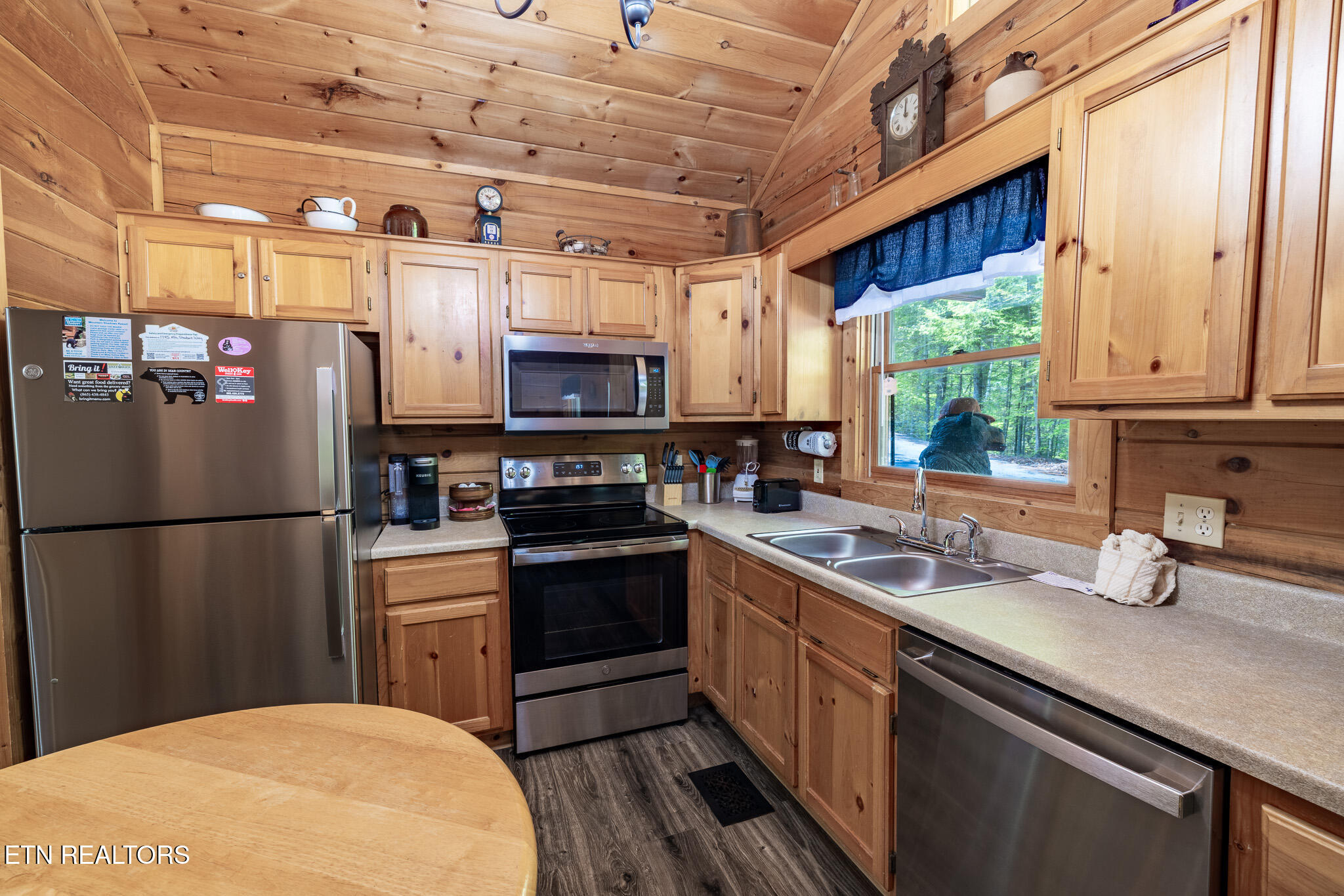 1745 Mountain Shadows Way Property Photo 12