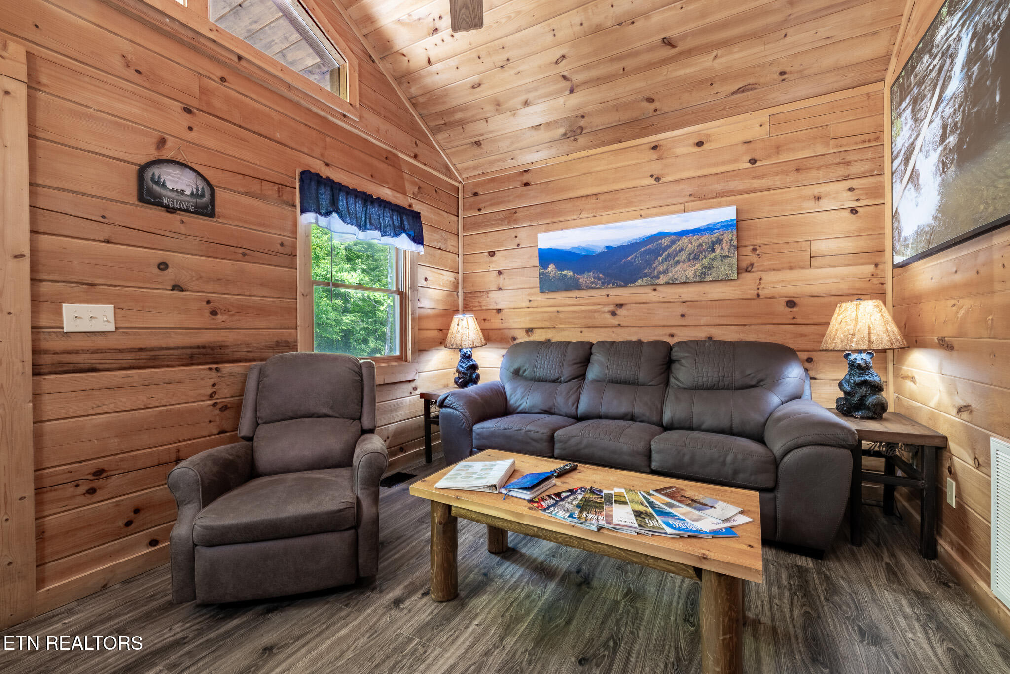 1745 Mountain Shadows Way Property Photo 13