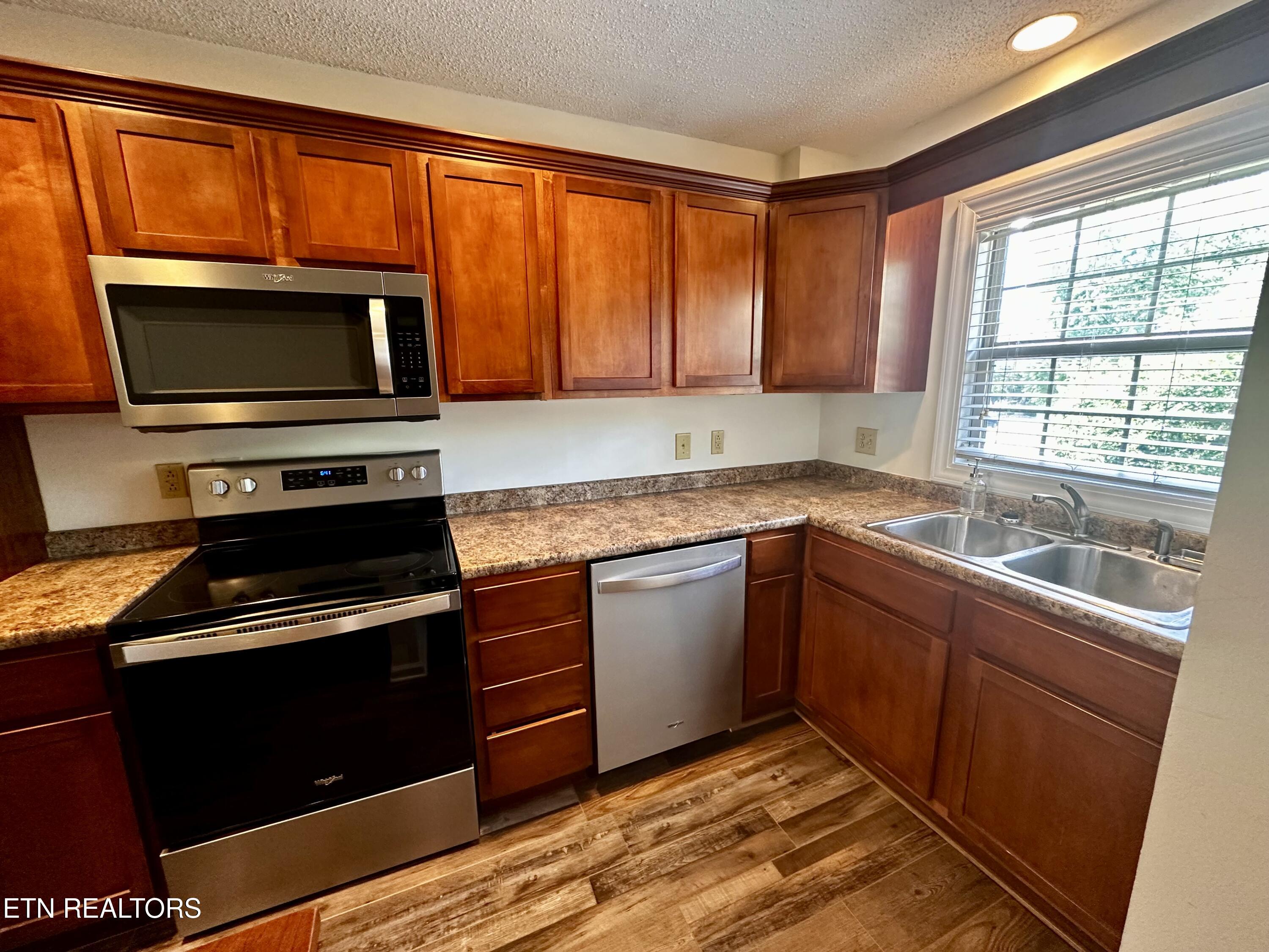6523 Deane Hill Drive Property Photo 2