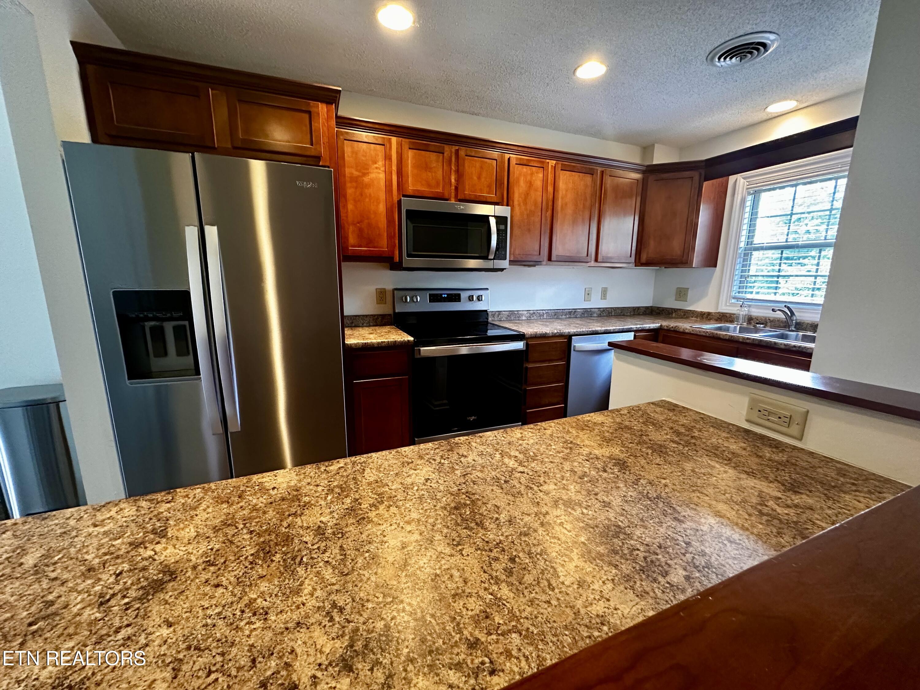 6523 Deane Hill Drive Property Photo 4