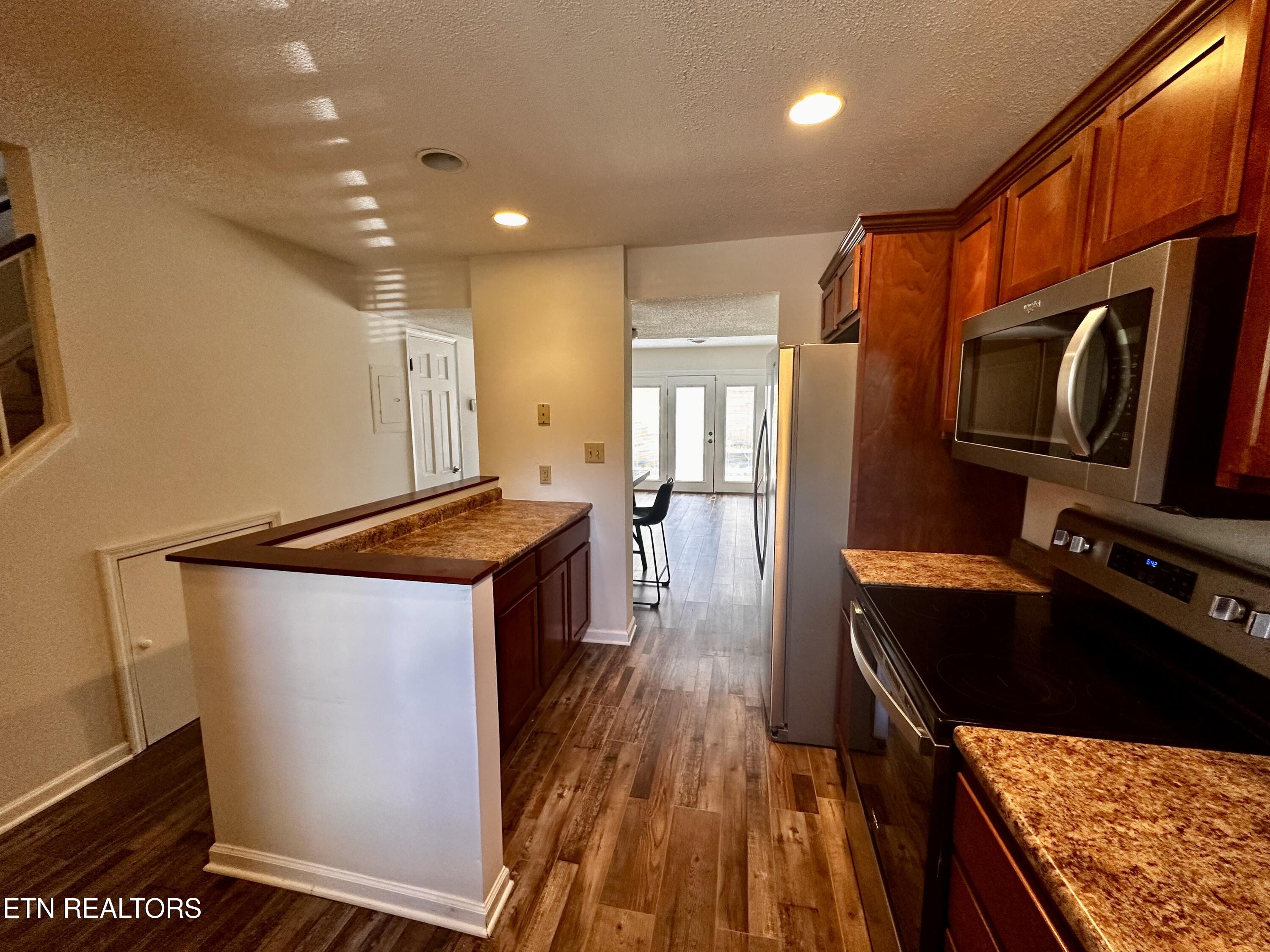 6523 Deane Hill Drive Property Photo 5